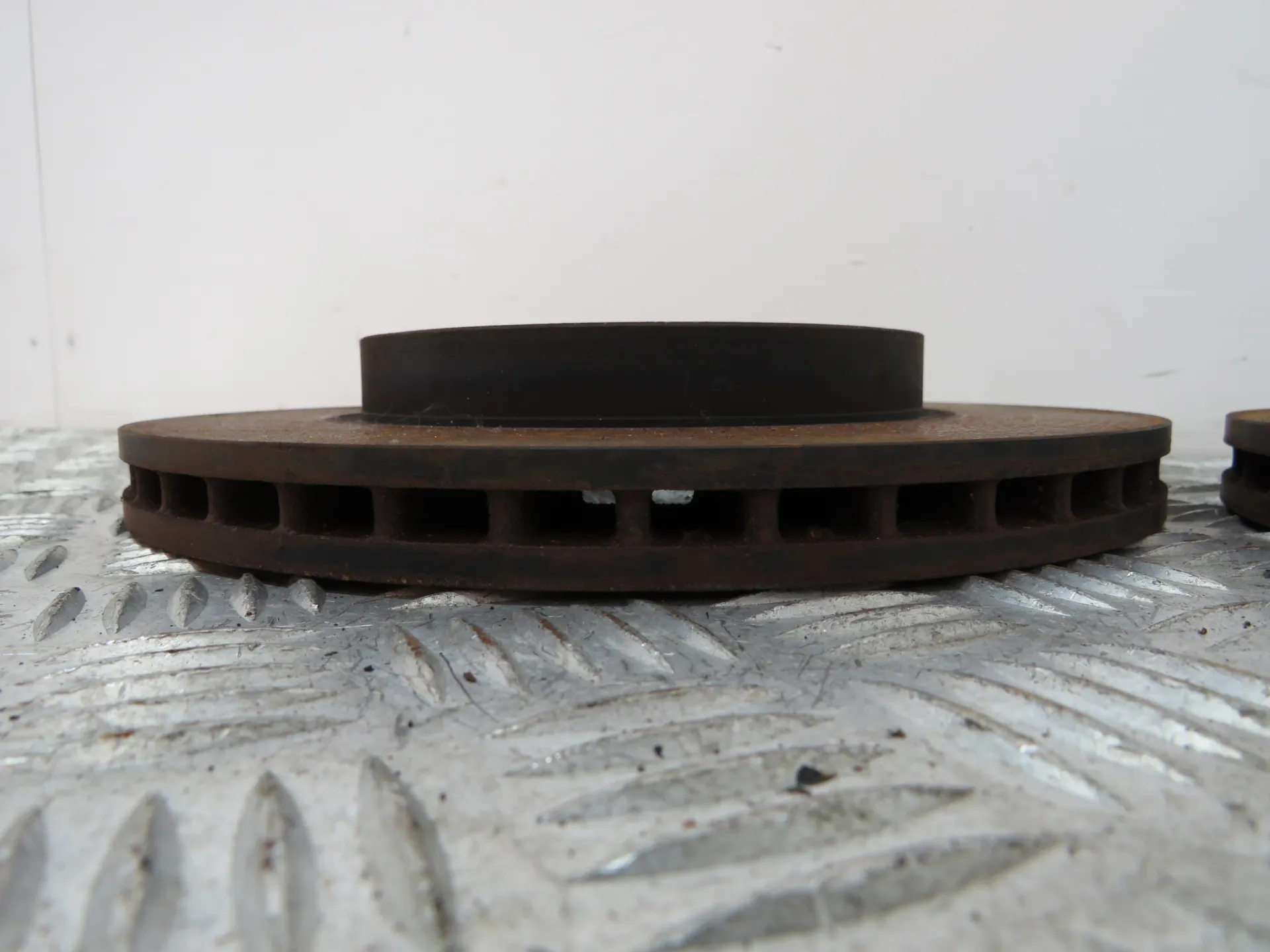 Disco travão frente direito SUZUKI Swift V (RZ, AZ) Imagem-3