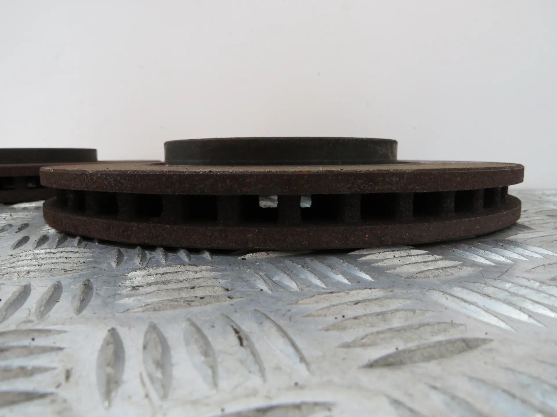 Right front brake disc OPEL Astra J GTC Imagem-2