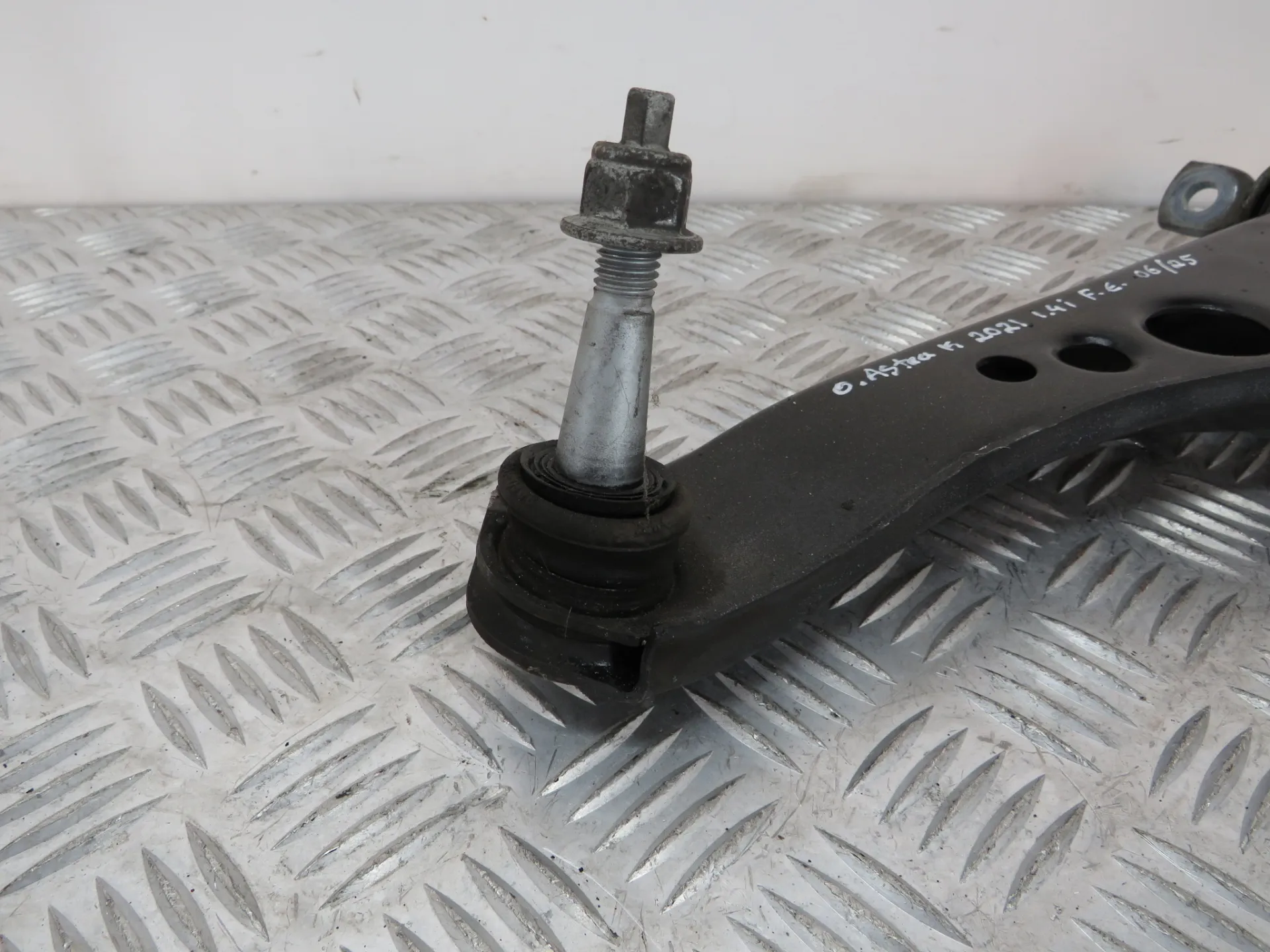 Left front suspension arm OPEL Astra K Sports Tourer Imagem-3