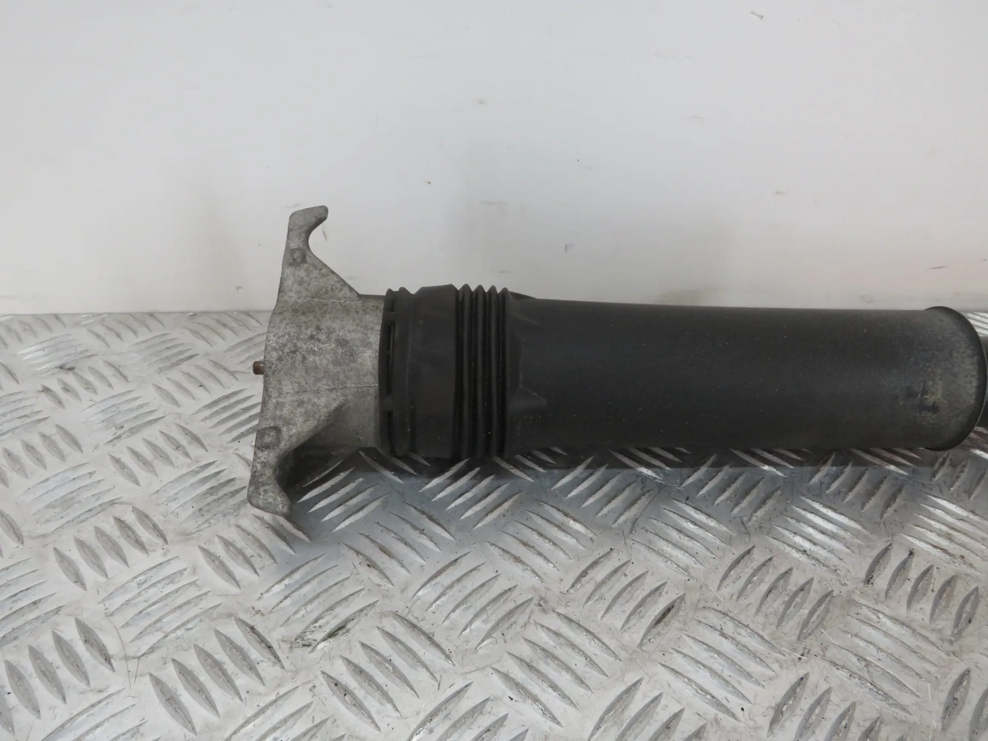 Left Rear Shock Absorber OPEL Astra K Sports Tourer Imagem-1