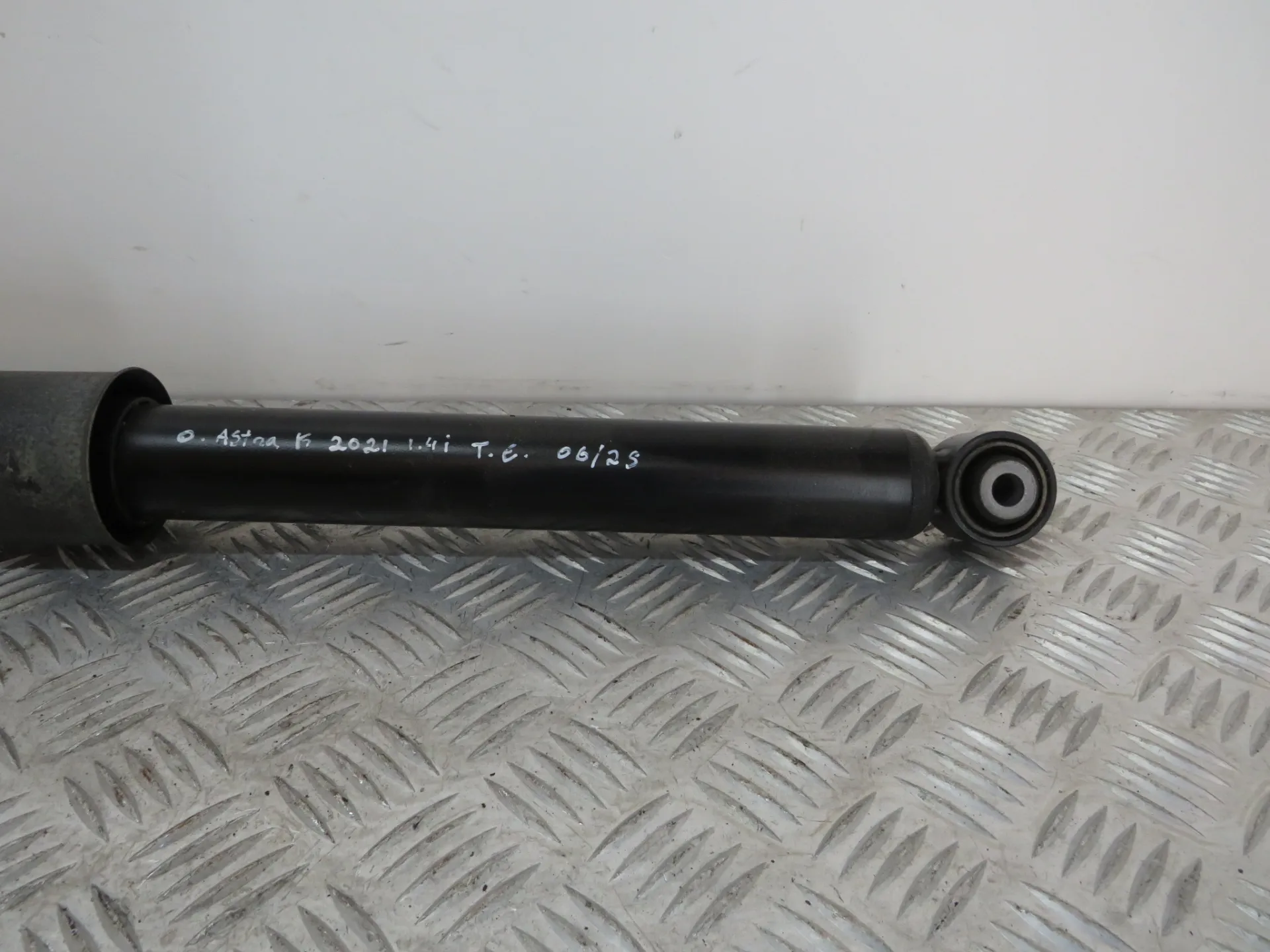 Left Rear Shock Absorber OPEL Astra K Sports Tourer Imagem-2