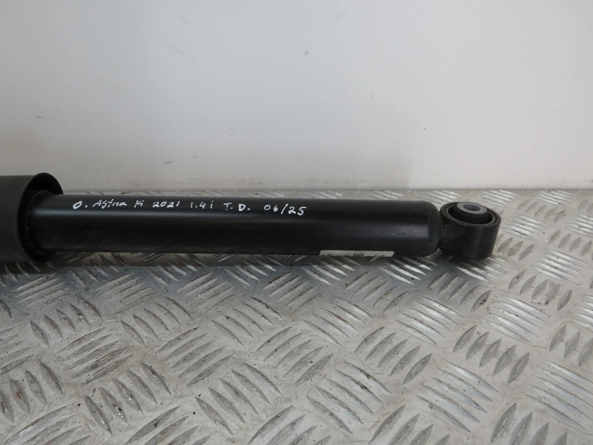 Right Rear Shock Absorber OPEL Astra K Sports Tourer Imagem-2