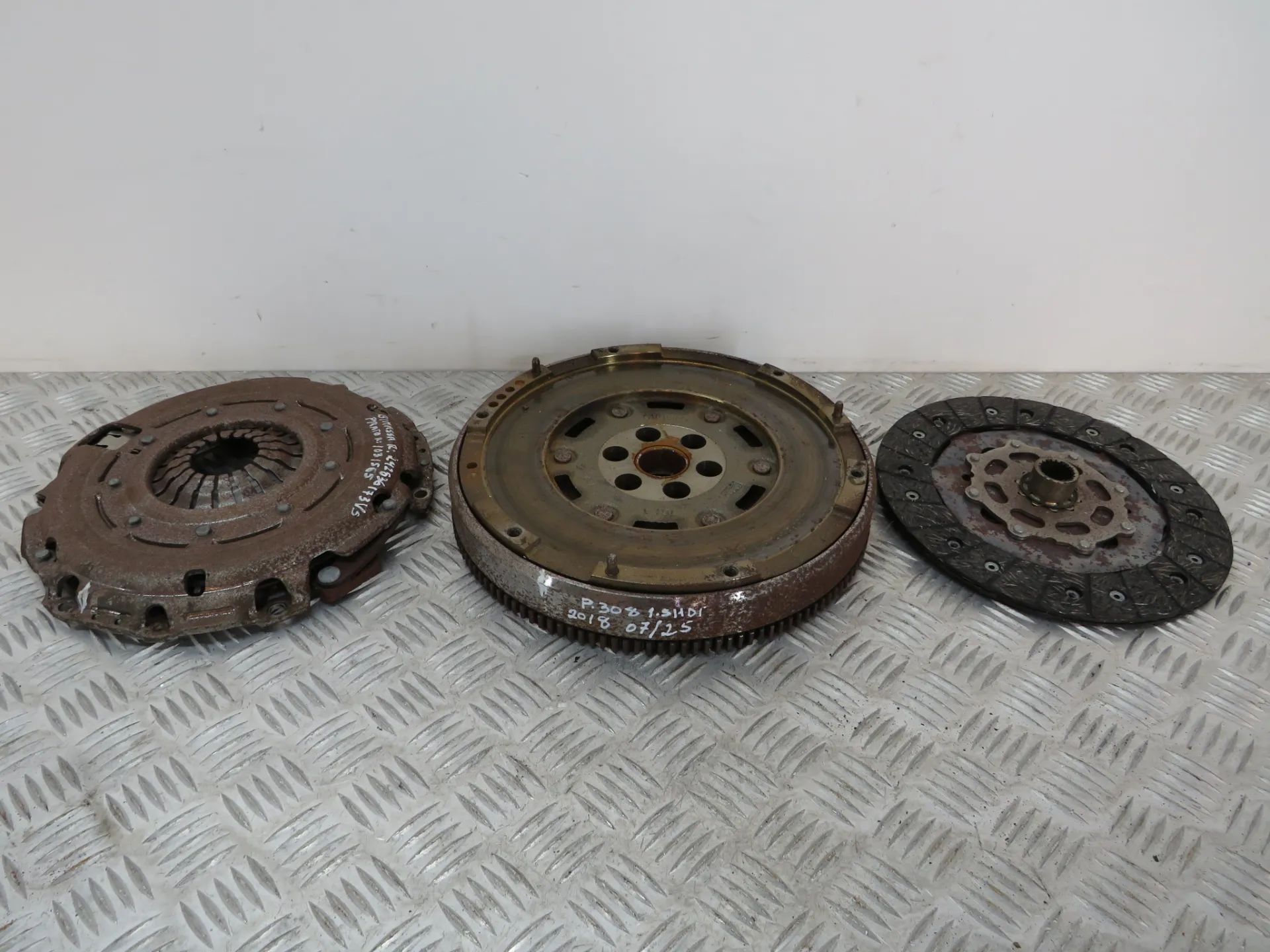 Volante motor PEUGEOT 308 SW II Imagem-1