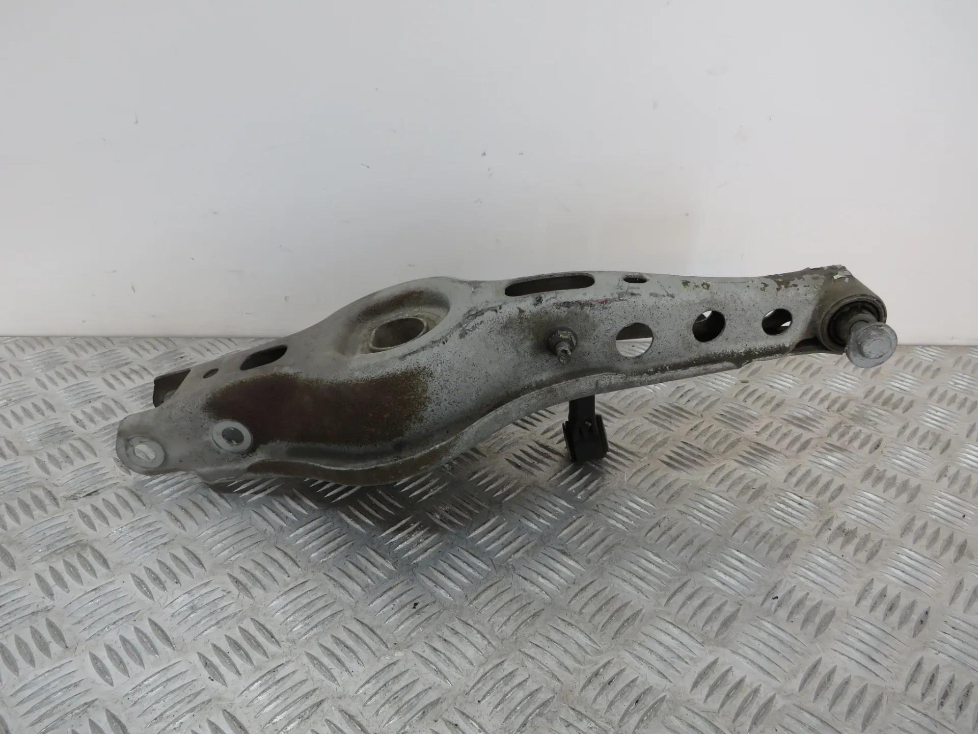 Left rear suspension arm OPEL Insignia B Sports Tourer (Z18) Imagem-1