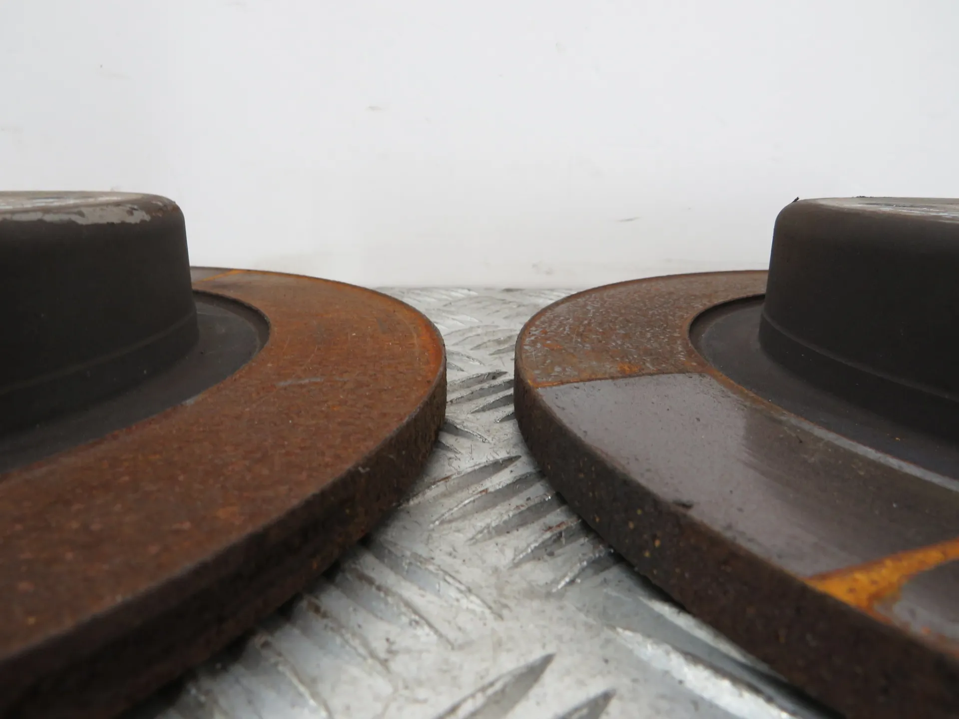 Right rear brake disc OPEL Insignia B Sports Tourer (Z18) Imagem-1