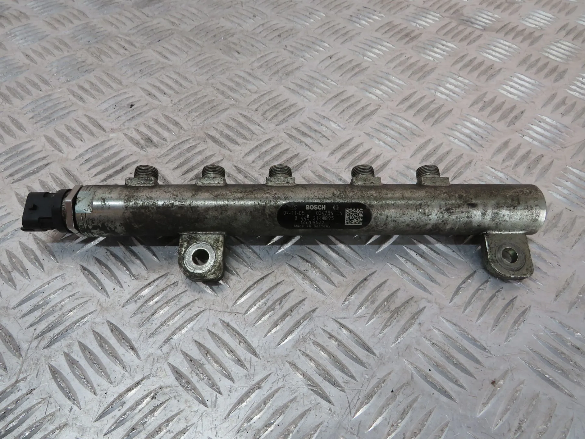 Fuel rail OPEL Vectra C