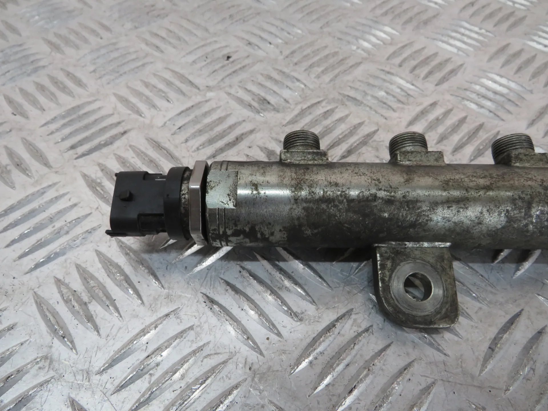 Fuel rail OPEL Vectra C Imagem-1