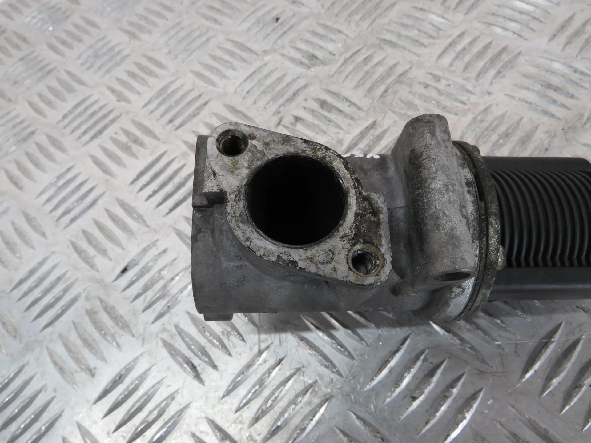EGR valve OPEL Vectra C Imagem-1