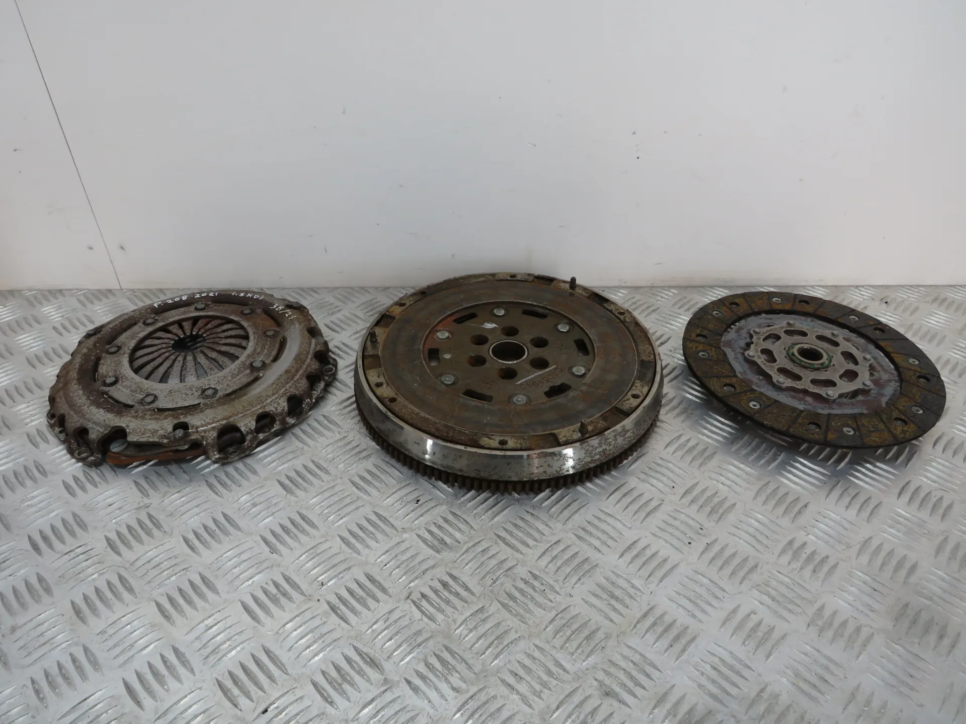 Volante motor PEUGEOT 208 II Imagem-1