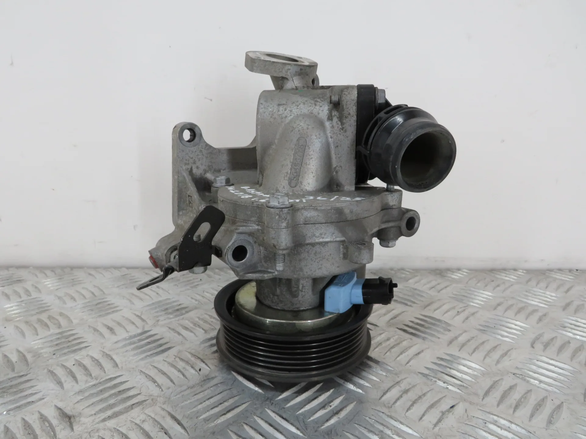 Water pump OPEL Astra K Sports Tourer