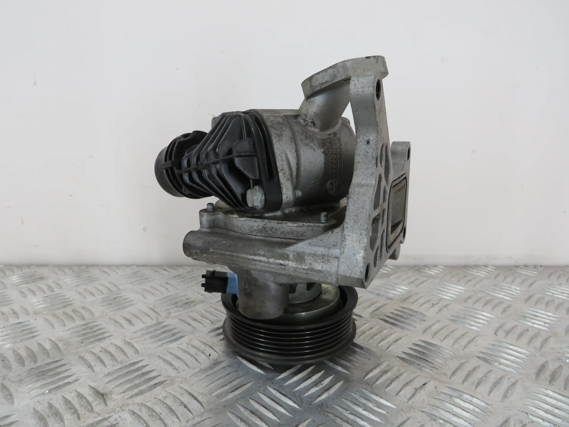 Water pump OPEL Astra K Sports Tourer Imagem-1