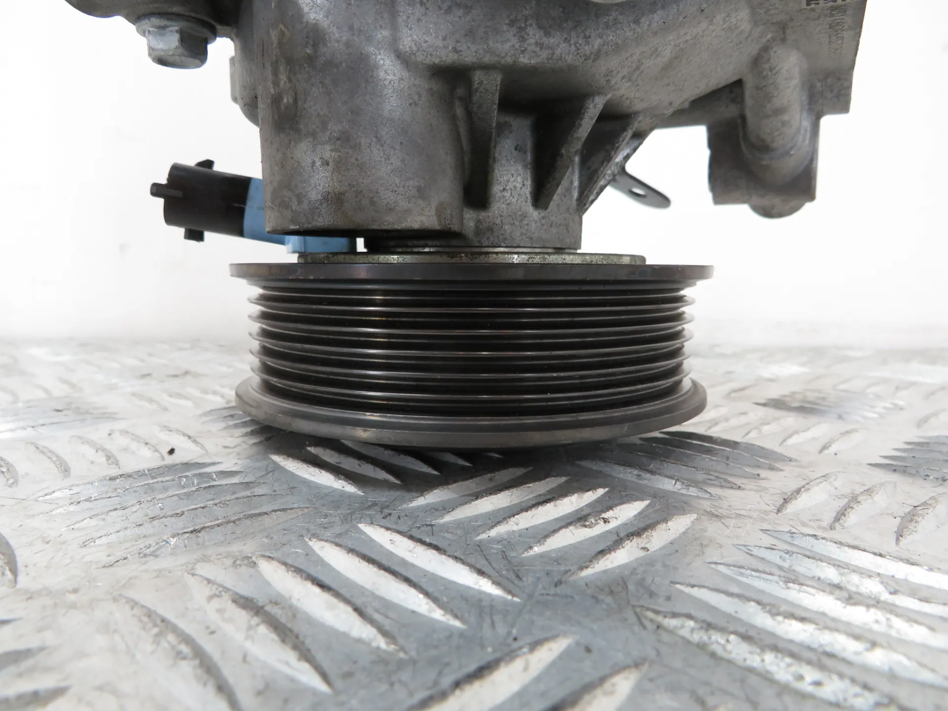 Water pump OPEL Astra K Sports Tourer Imagem-2