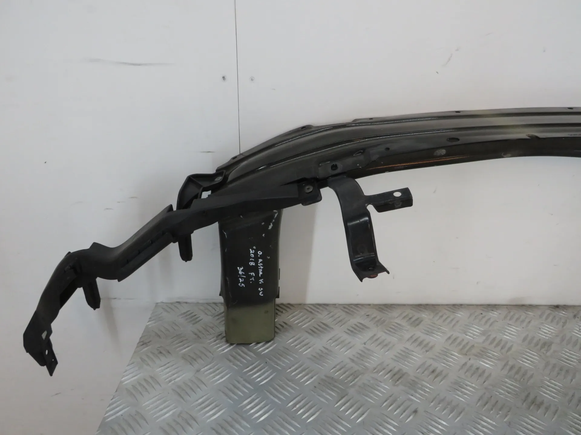 Front bumper reinforcement OPEL Astra K Sports Tourer Imagem-1