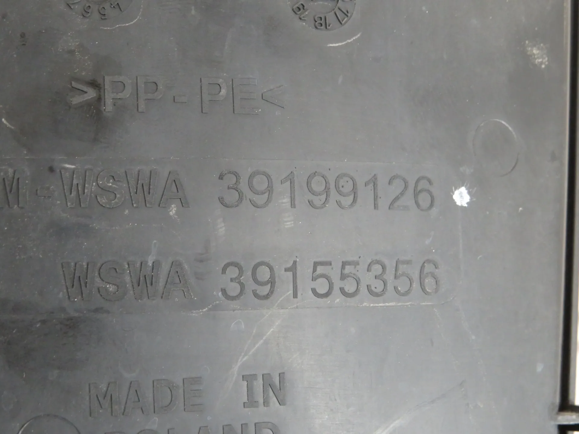 Windshield washer tank OPEL Astra K Sports Tourer Imagem-2