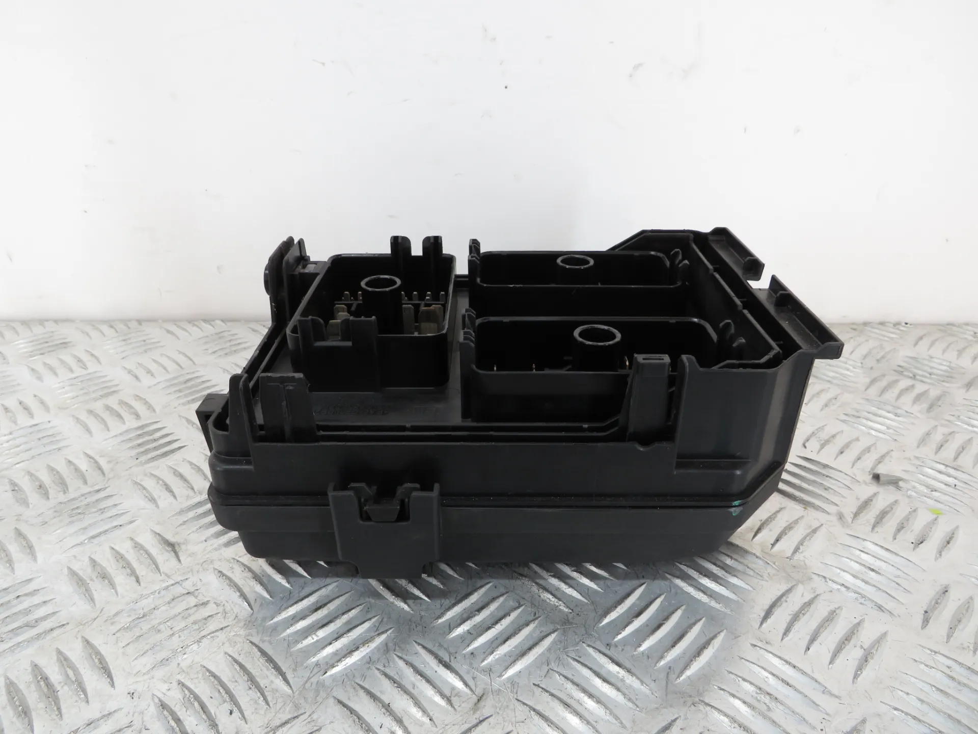 Battery fuse box OPEL Astra K Sports Tourer