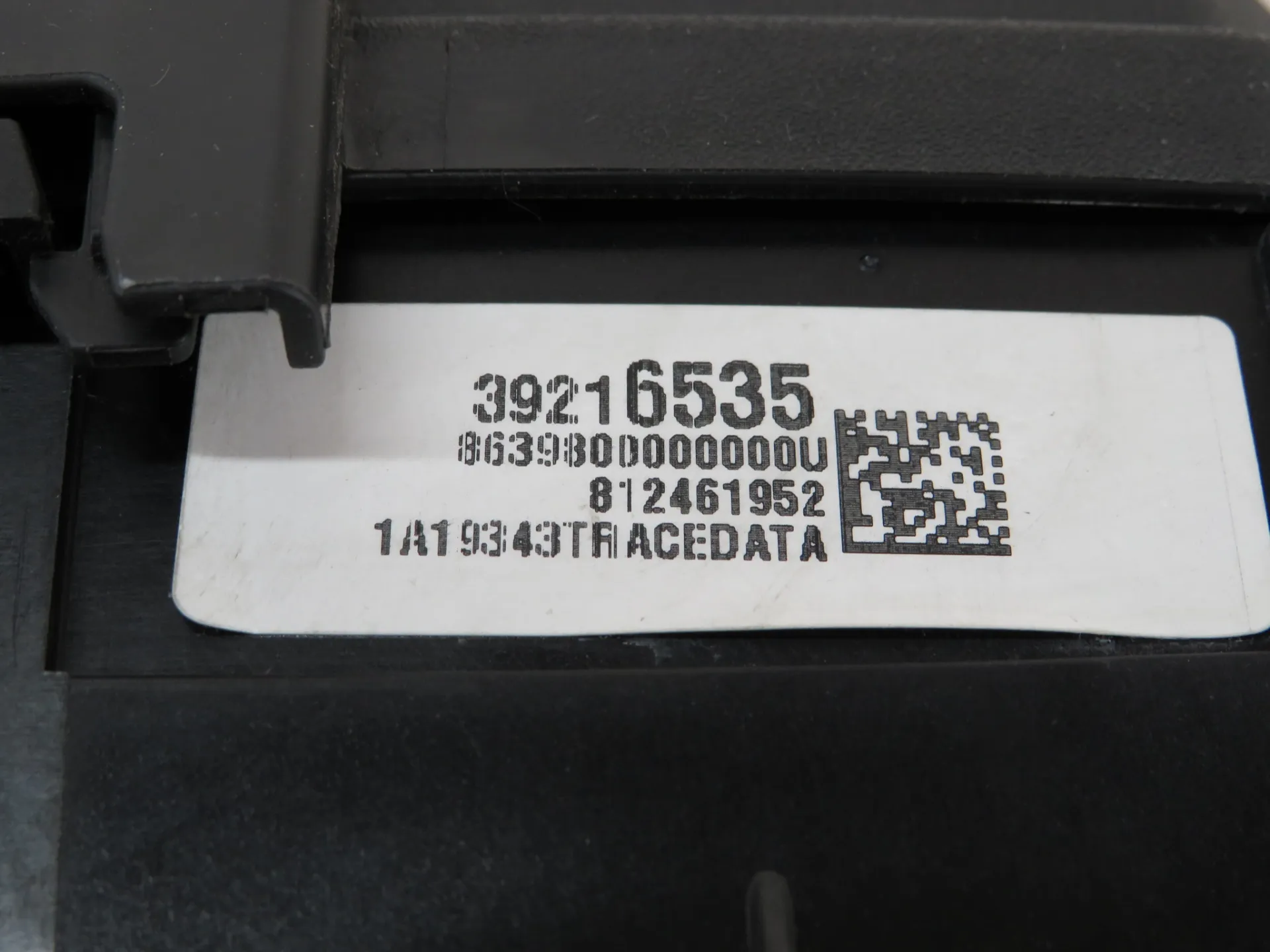 Battery fuse box OPEL Astra K Sports Tourer Imagem-2