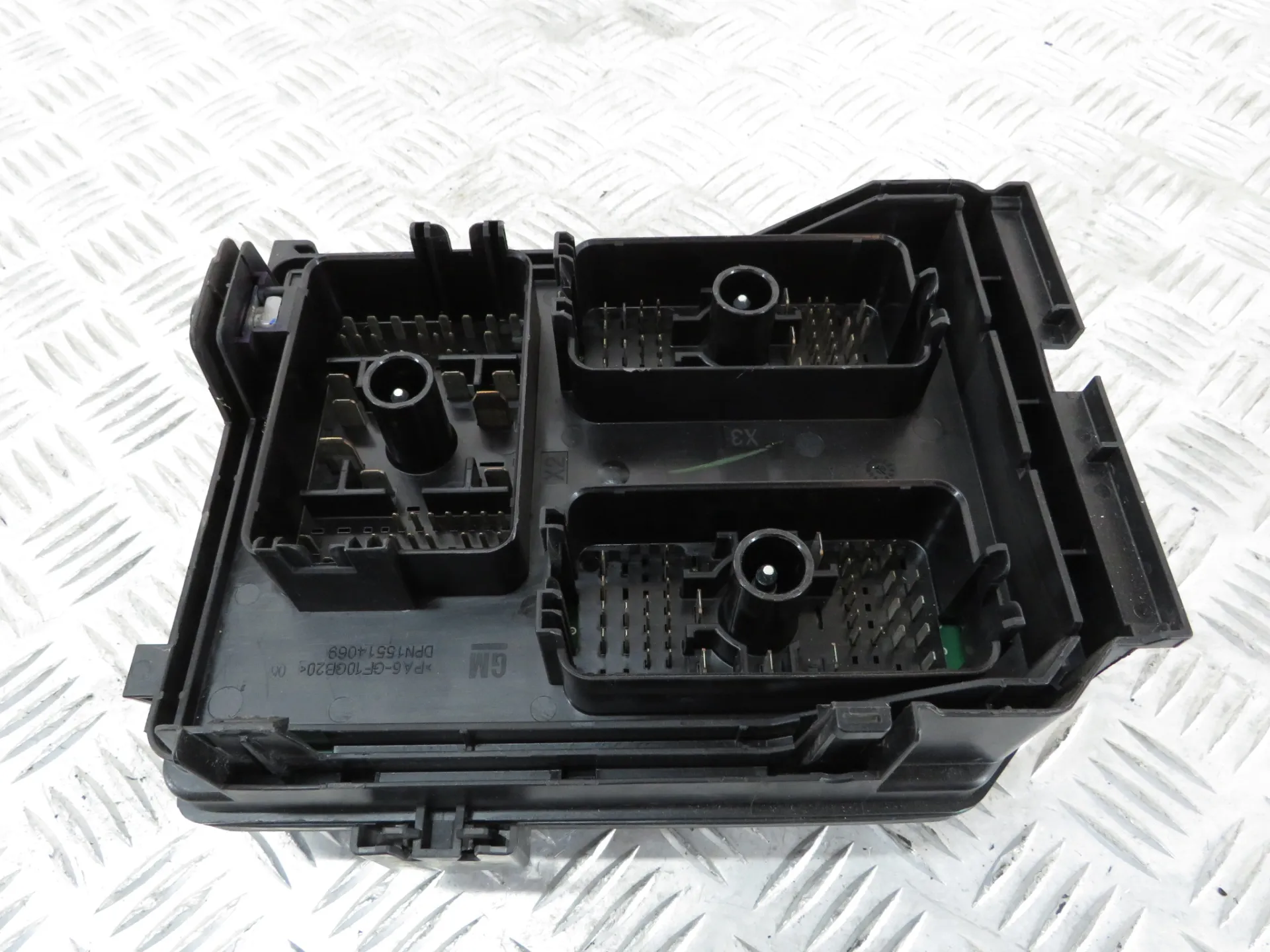 Battery fuse box OPEL Astra K Sports Tourer Imagem-1