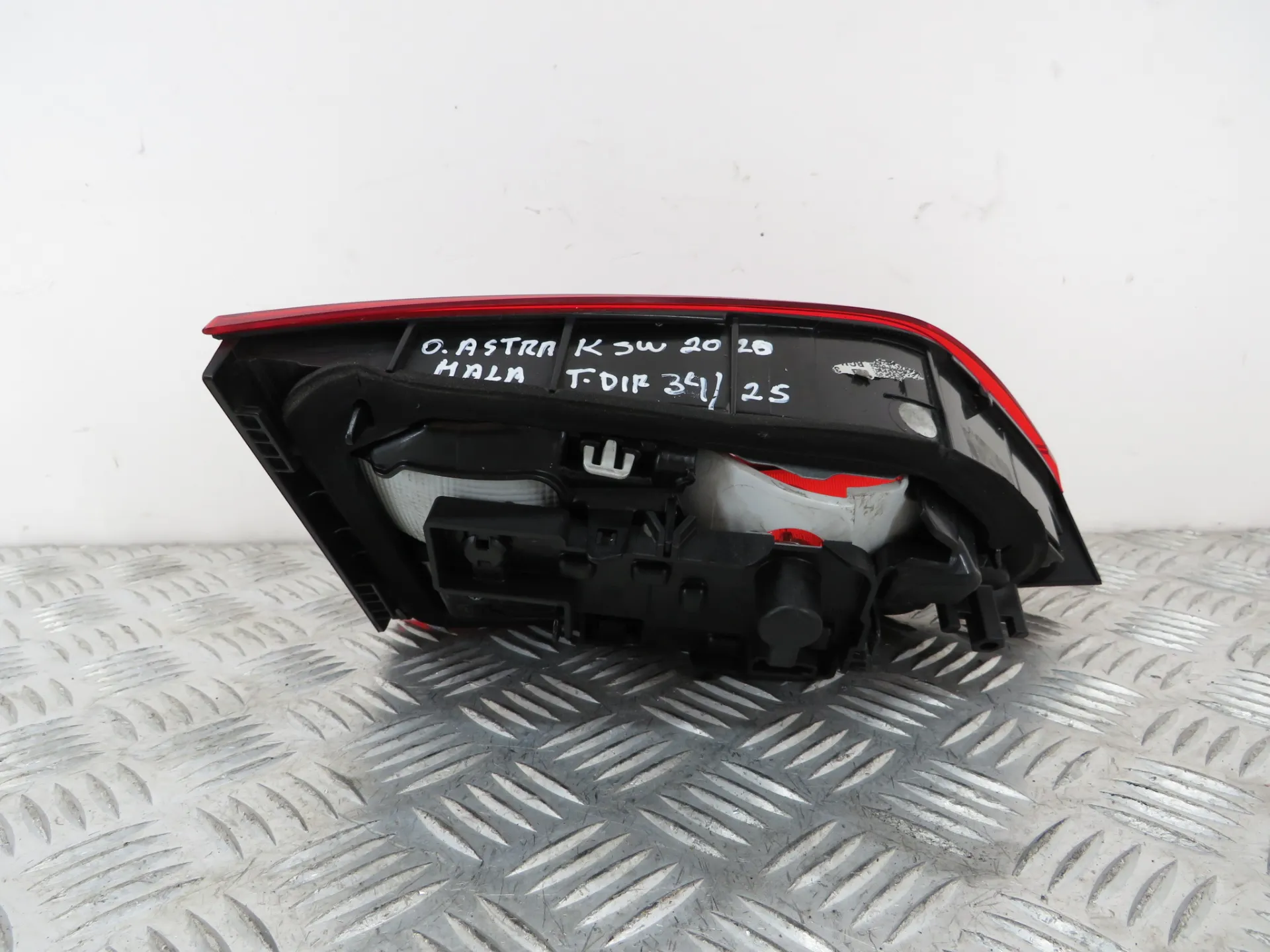 Rückleuchte Kofferraum rechts OPEL Astra K Sports Tourer Imagem-1