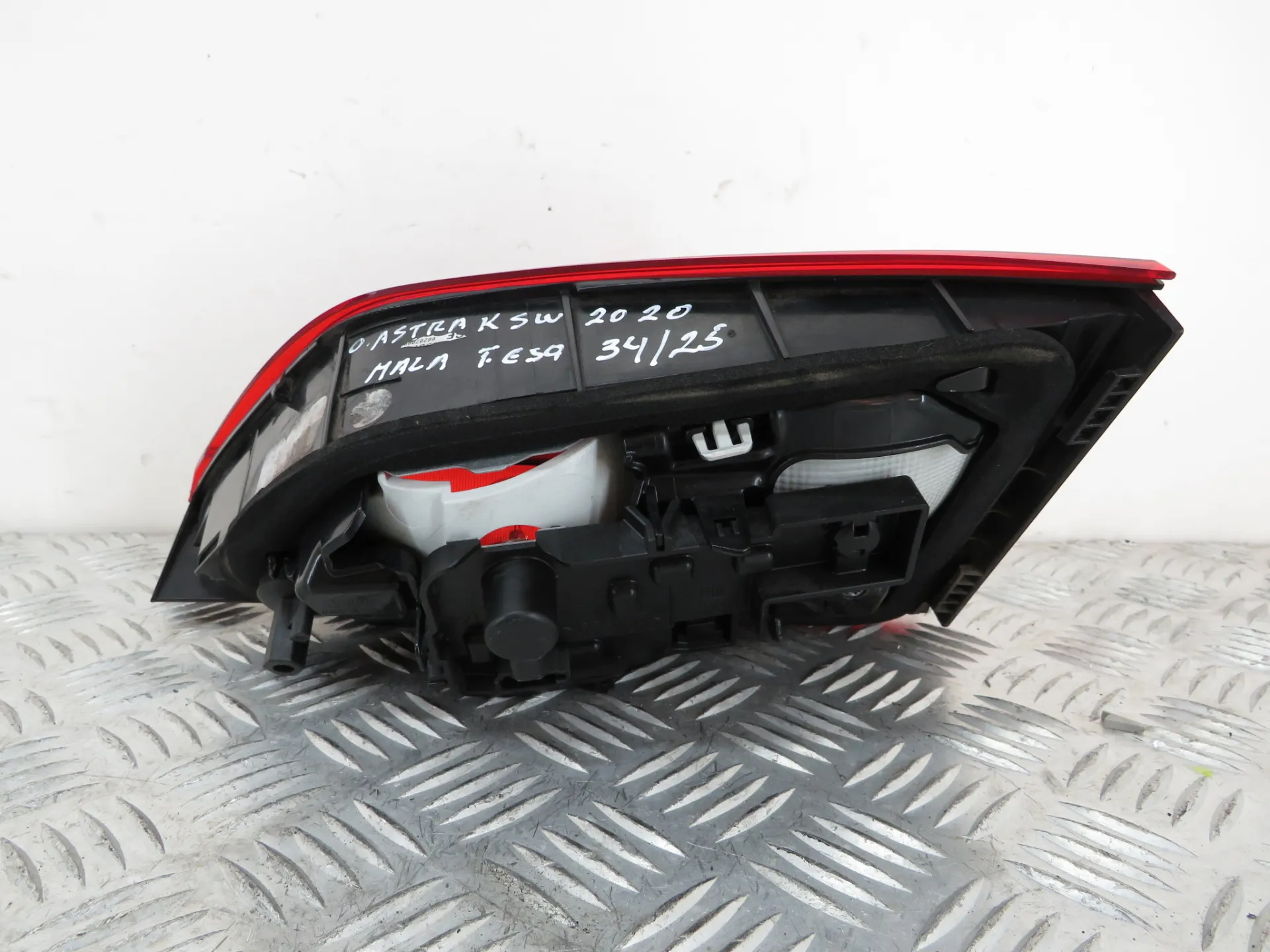 Fanale Sinistro Baule OPEL Astra K Sports Tourer Imagem-1