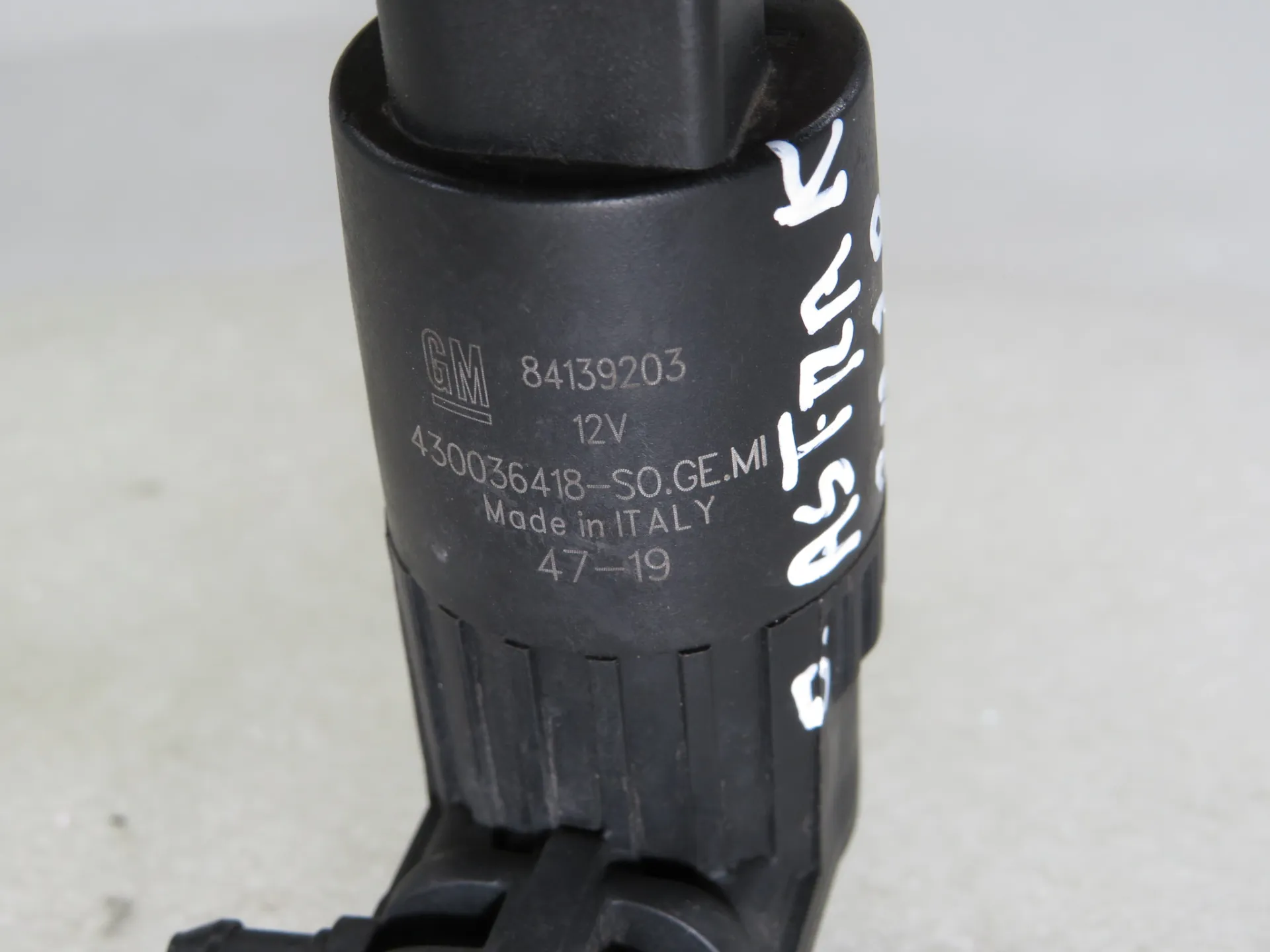 Windscreen/windshield washer pump  OPEL Astra K Sports Tourer Imagem-3