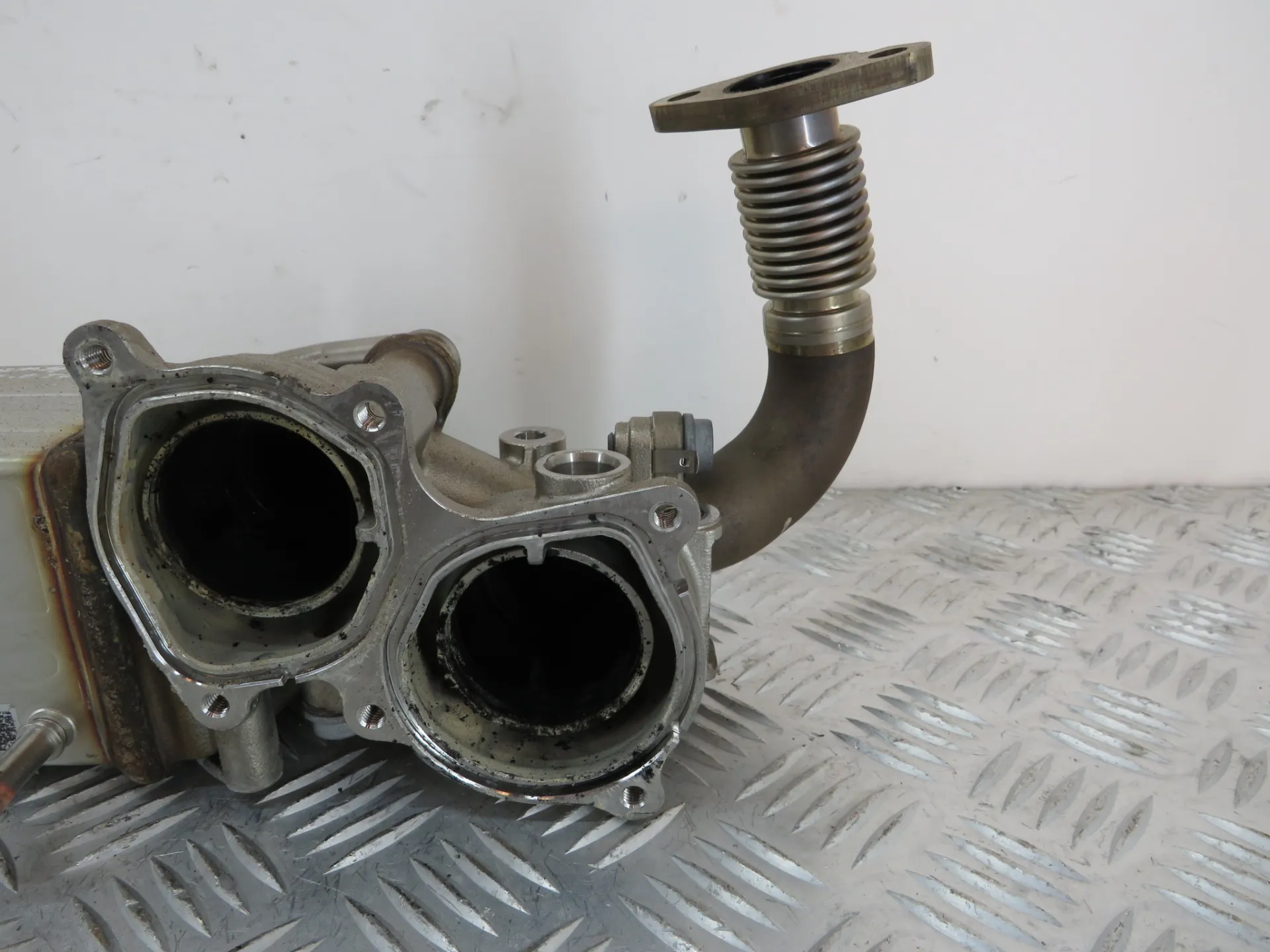 Radiador de gases / EGR VOLKSWAGEN Transporter VI Kombi (SGB, SGG, SGJ) Imagem-1