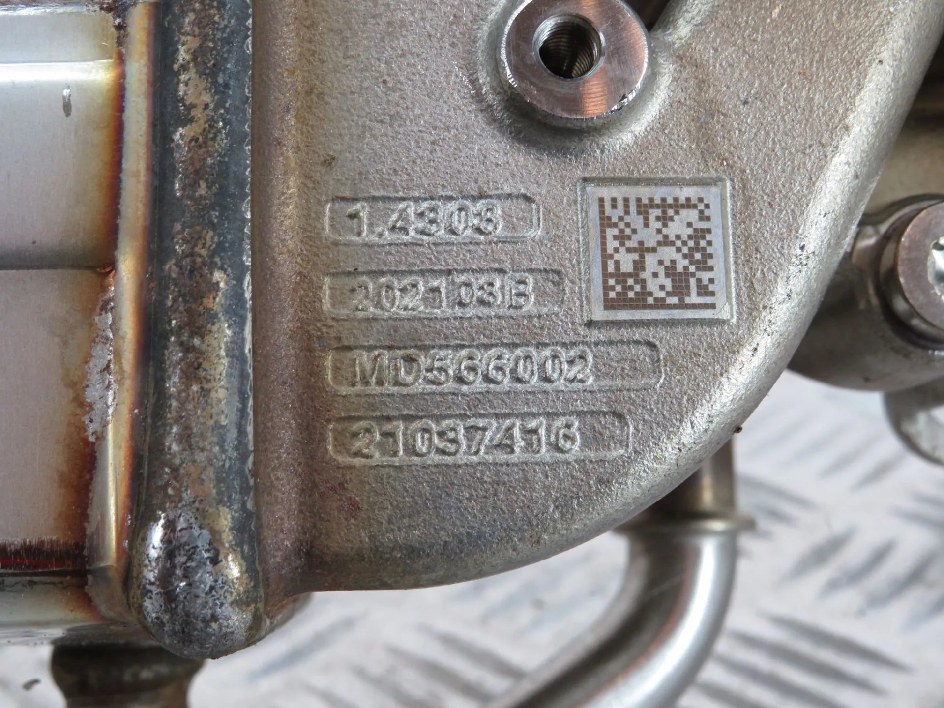 Radiador de gases / EGR VOLKSWAGEN Transporter VI Kombi (SGB, SGG, SGJ) Imagem-4