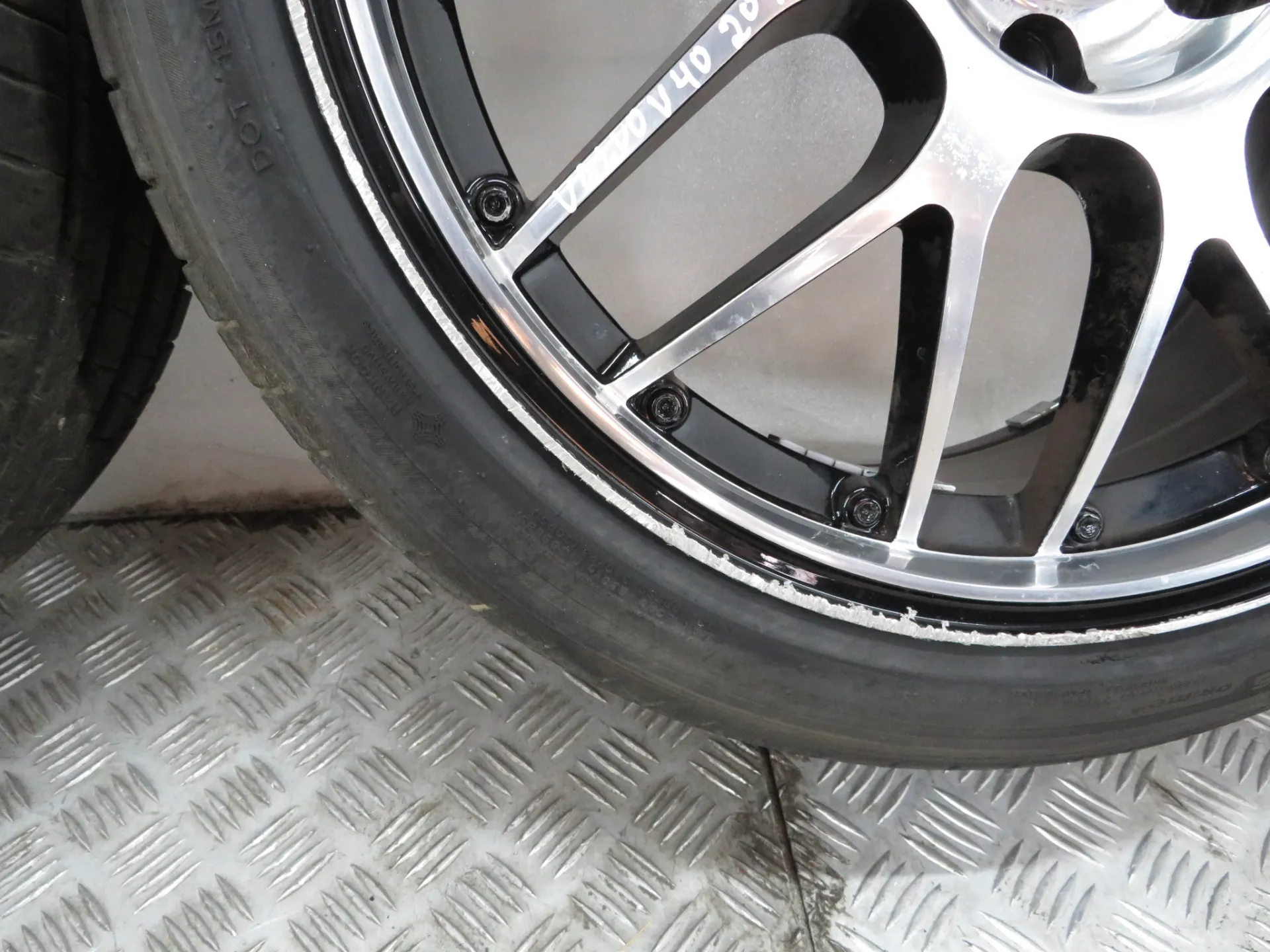 Conjunto de jantes VOLVO V40 Hatchback Imagem-5
