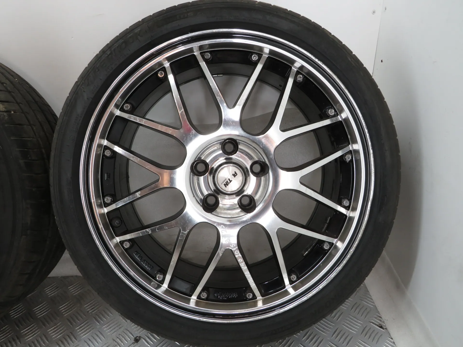 Conjunto de jantes VOLVO V40 Hatchback Imagem-9