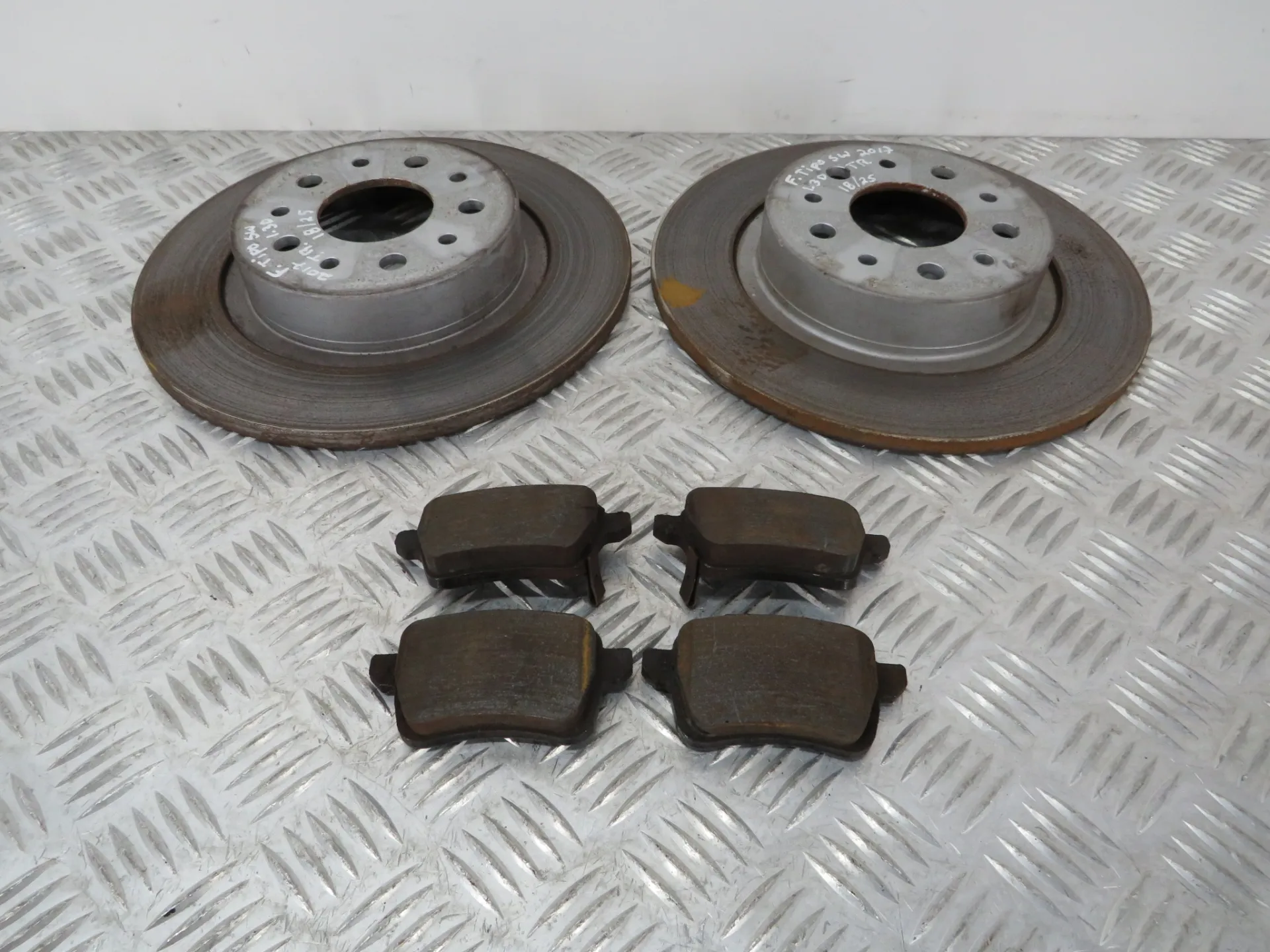 Disque de frein arrière Droite FIAT Tipo Wagon (358_)