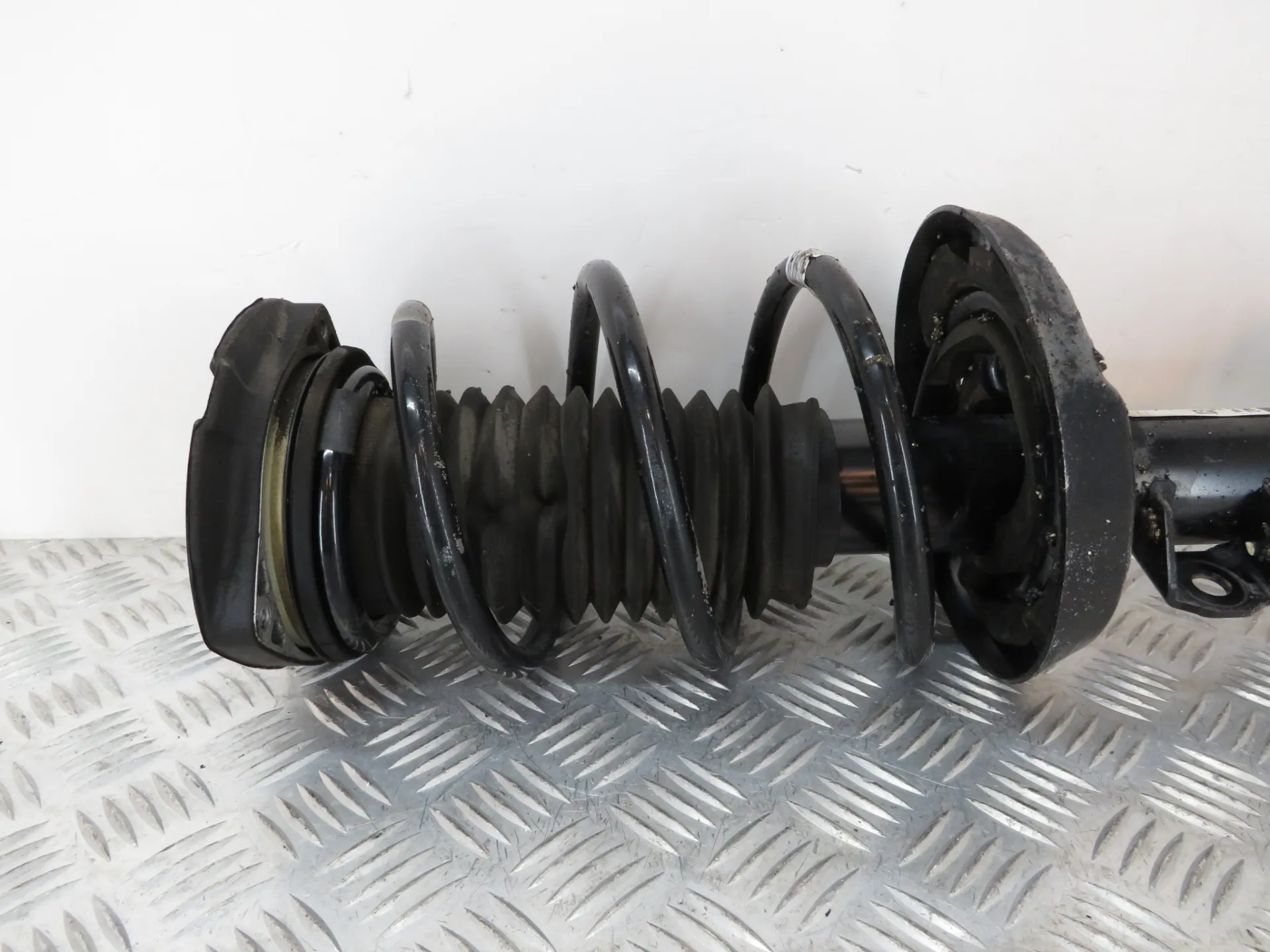 Right Front Shock Absorber OPEL Astra K Sports Tourer Imagem-1