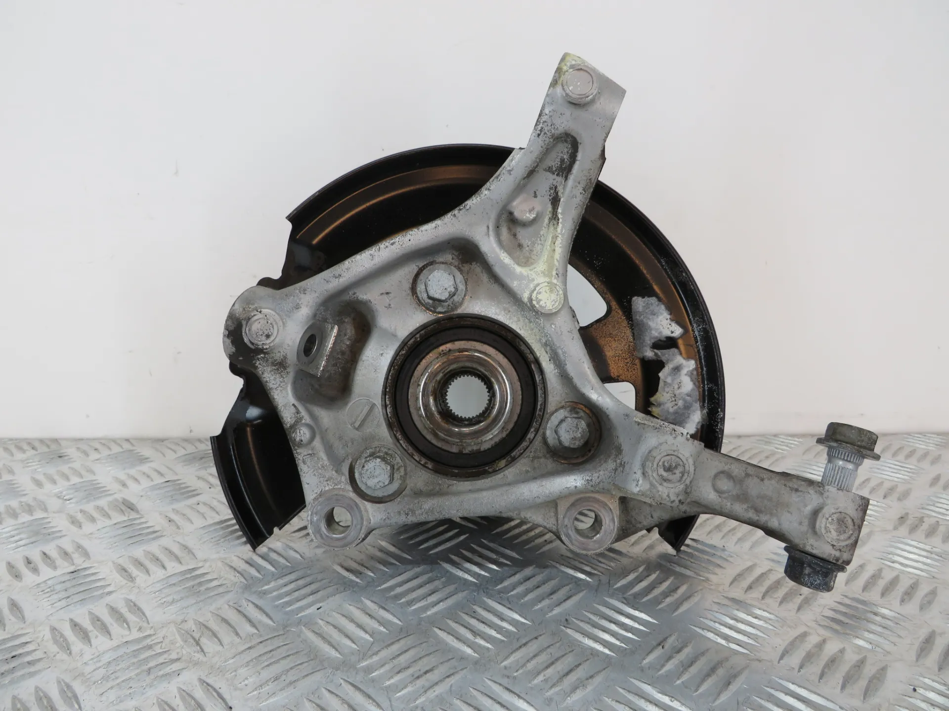 Left front steering knuckle OPEL Astra K Sports Tourer