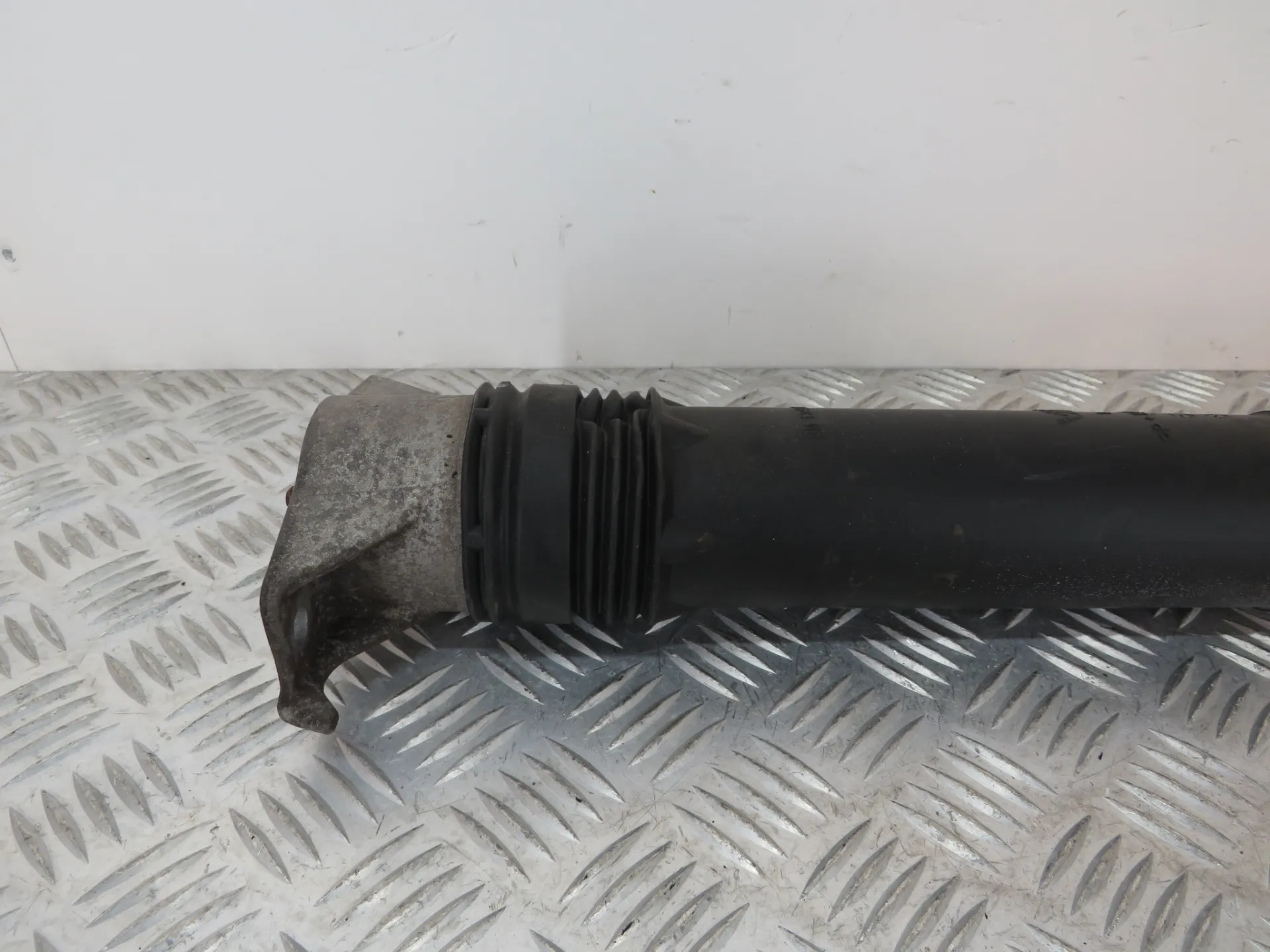 Left Rear Shock Absorber OPEL Astra K Sports Tourer Imagem-1