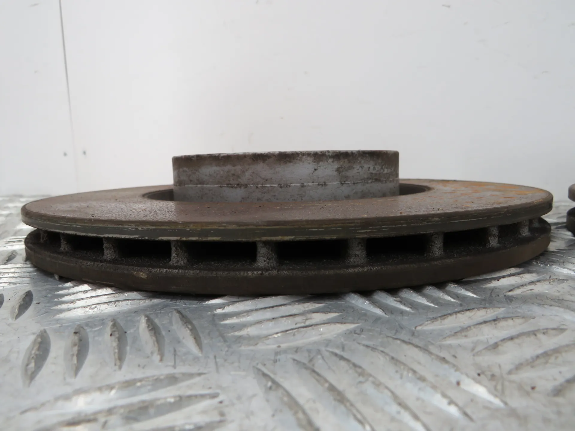 Disque de frein avant Droite FIAT Tipo Wagon (358_) Imagem-2