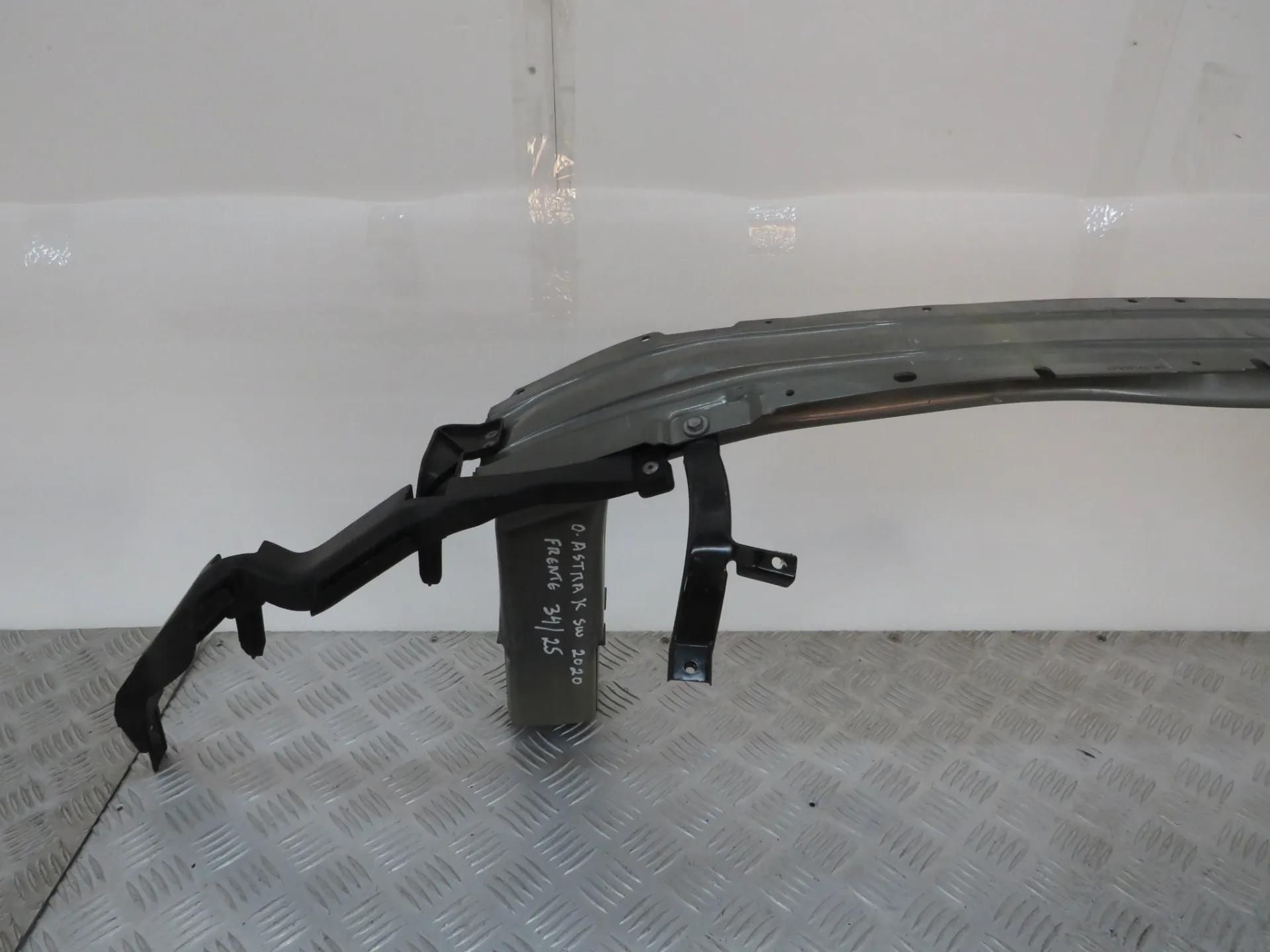 Front bumper reinforcement OPEL Astra K Sports Tourer Imagem-1