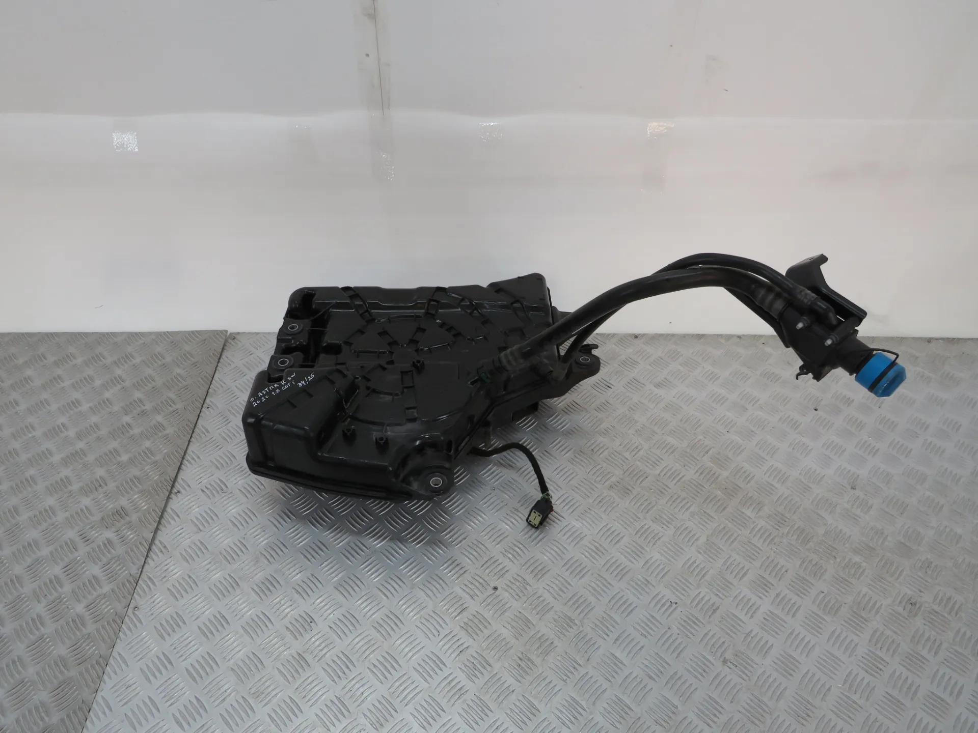 AdBlue tank OPEL Astra K Sports Tourer