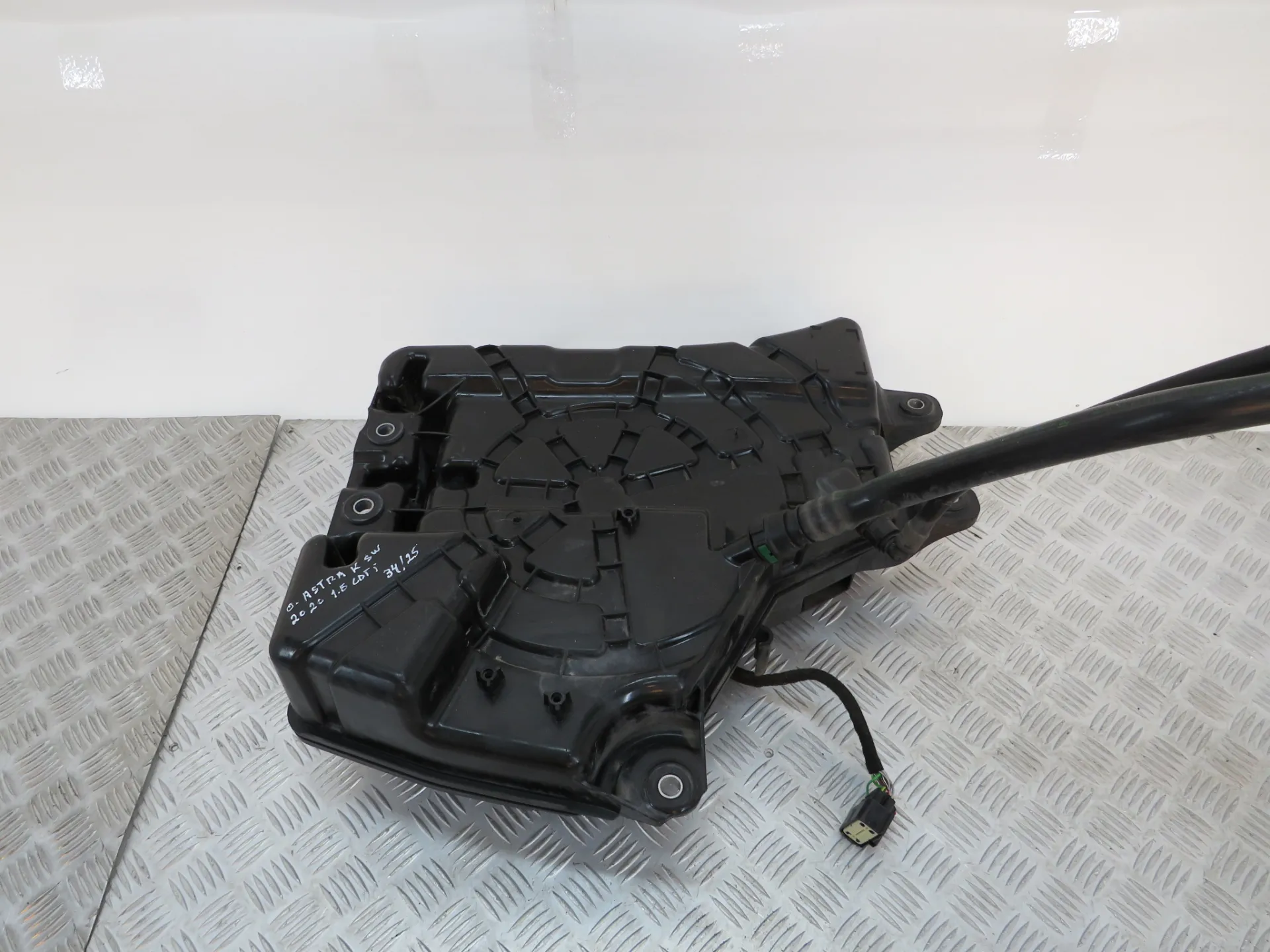 Serbatoio AdBlue OPEL Astra K Sports Tourer Imagem-1