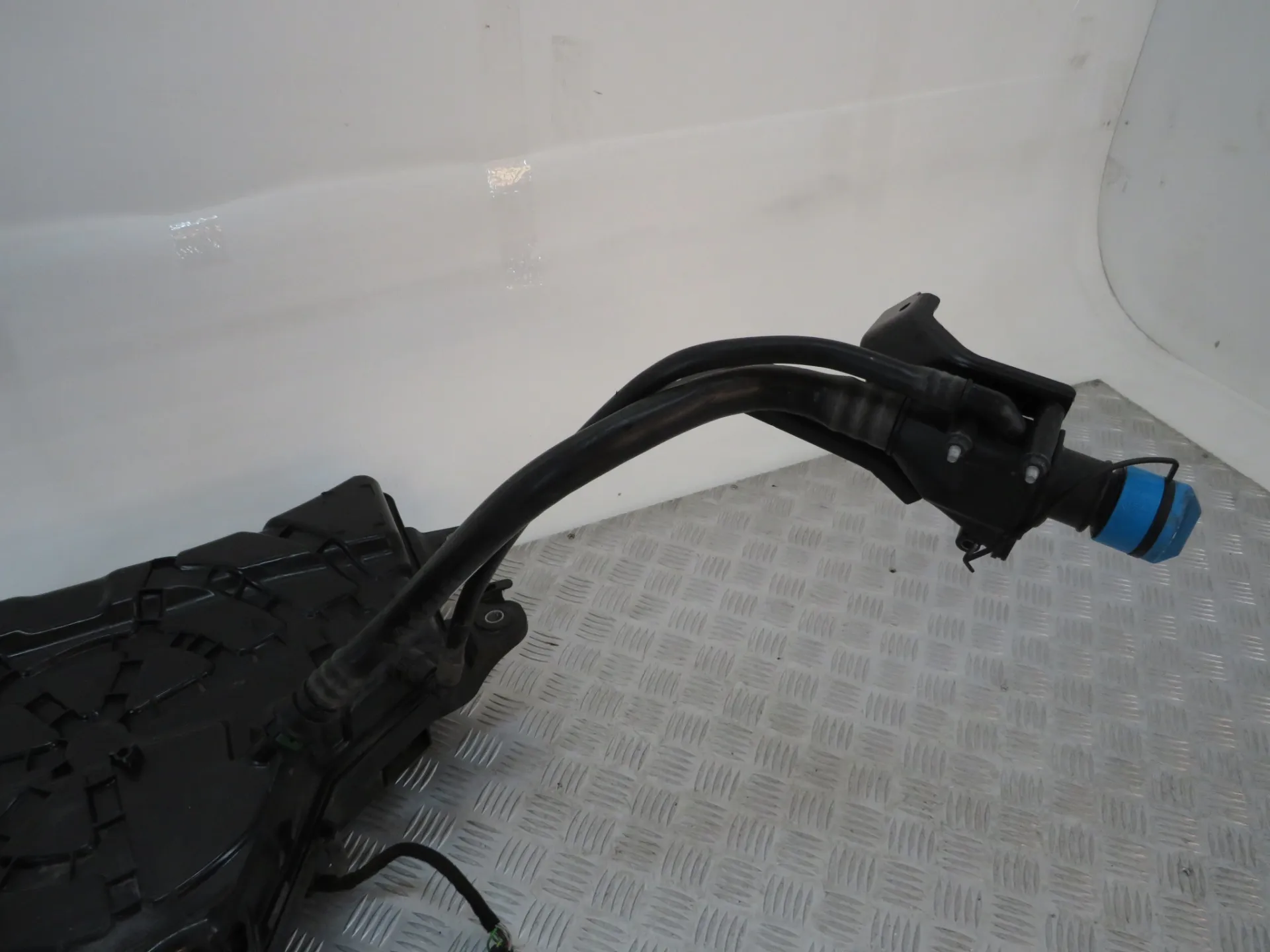 Serbatoio AdBlue OPEL Astra K Sports Tourer Imagem-2