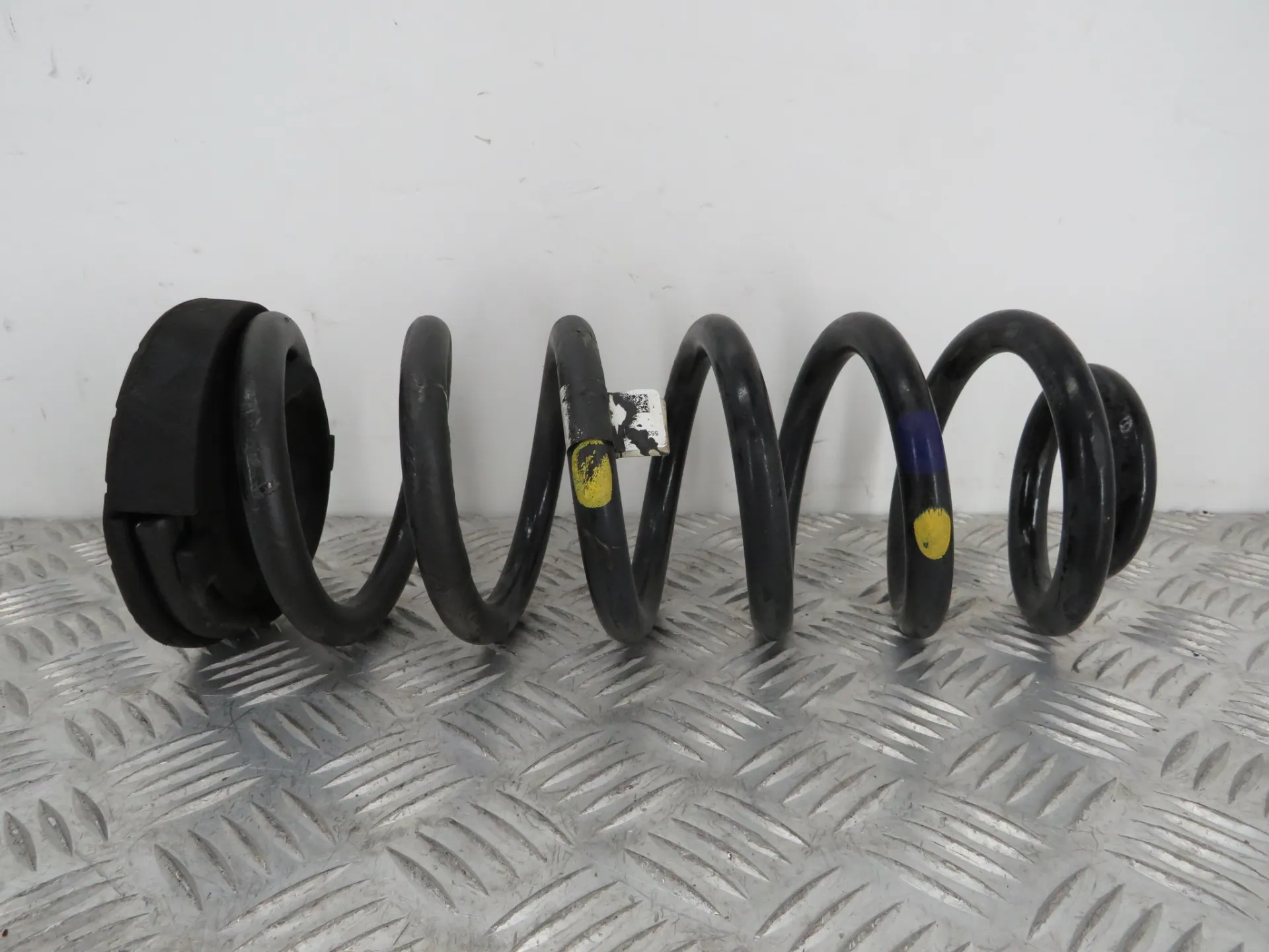 Ressort de suspension arrière Droite HYUNDAI Tucson (TL)