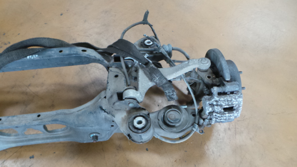 Essieu arrière à tambours HYUNDAI Santa Fé II (CM) Imagem-1