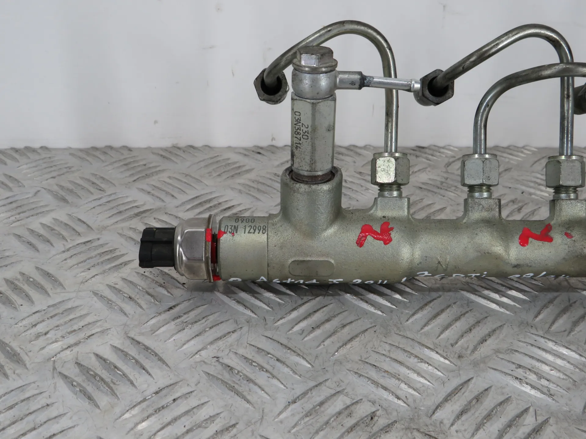 Rampa iniettori OPEL Astra J Imagem-1