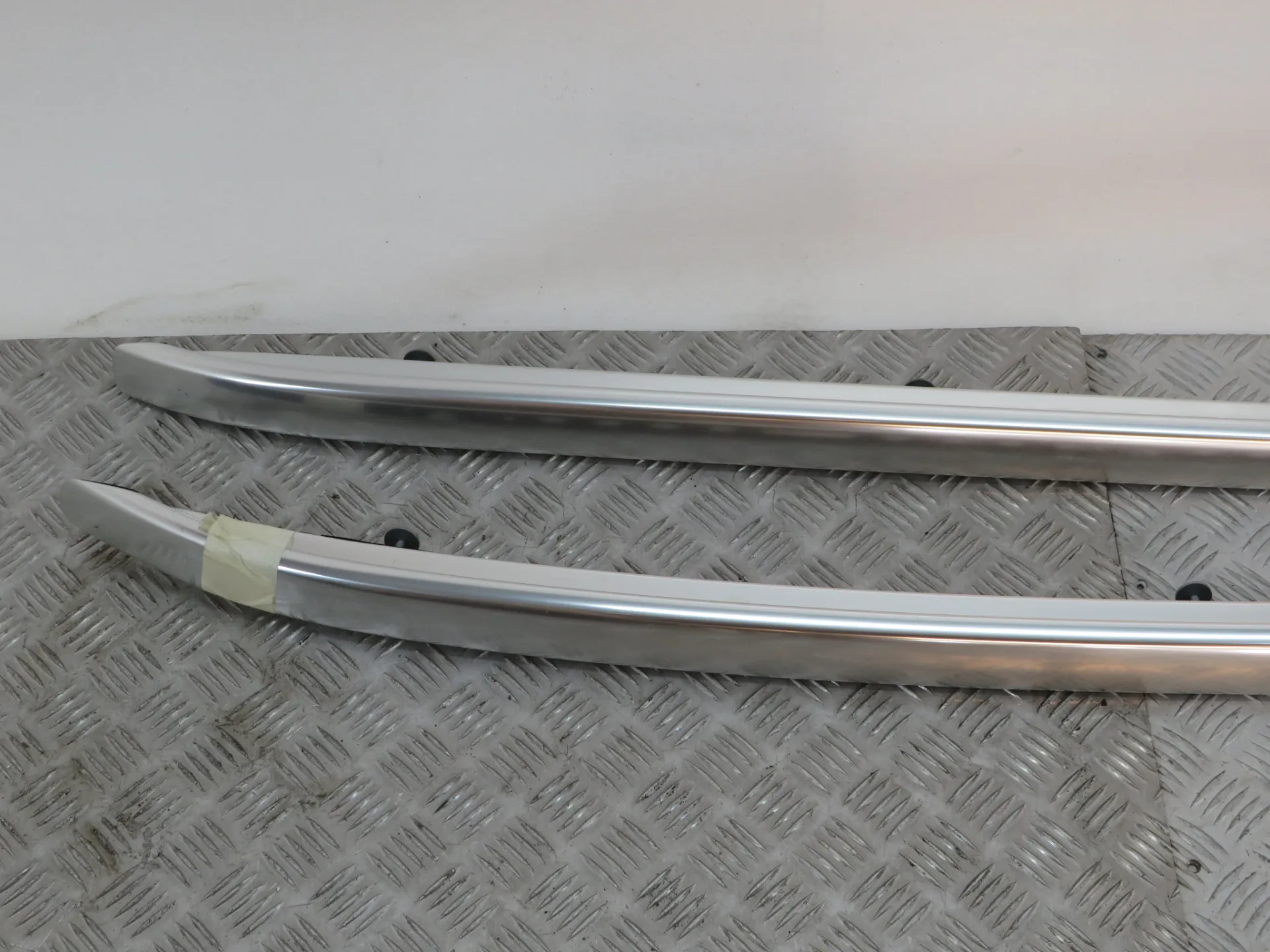 Roof Bars RENAULT Megane IV Grandtour (K9A/M_) Imagem-1