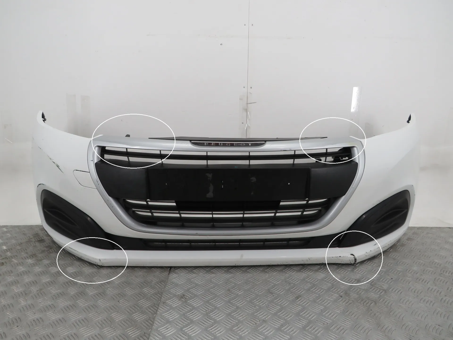 Pare-chocs avant PEUGEOT 208