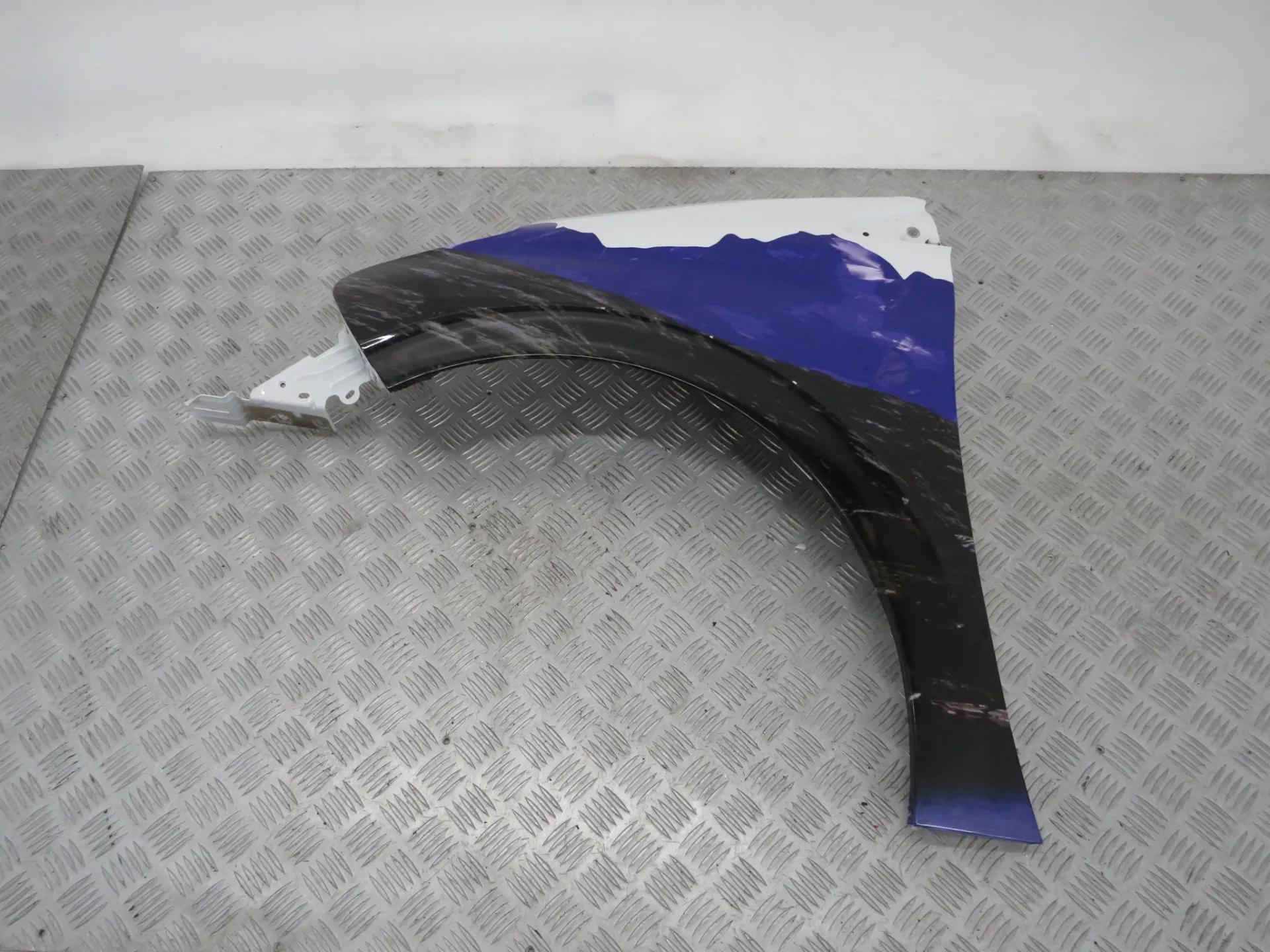 Aile gauche PEUGEOT 208