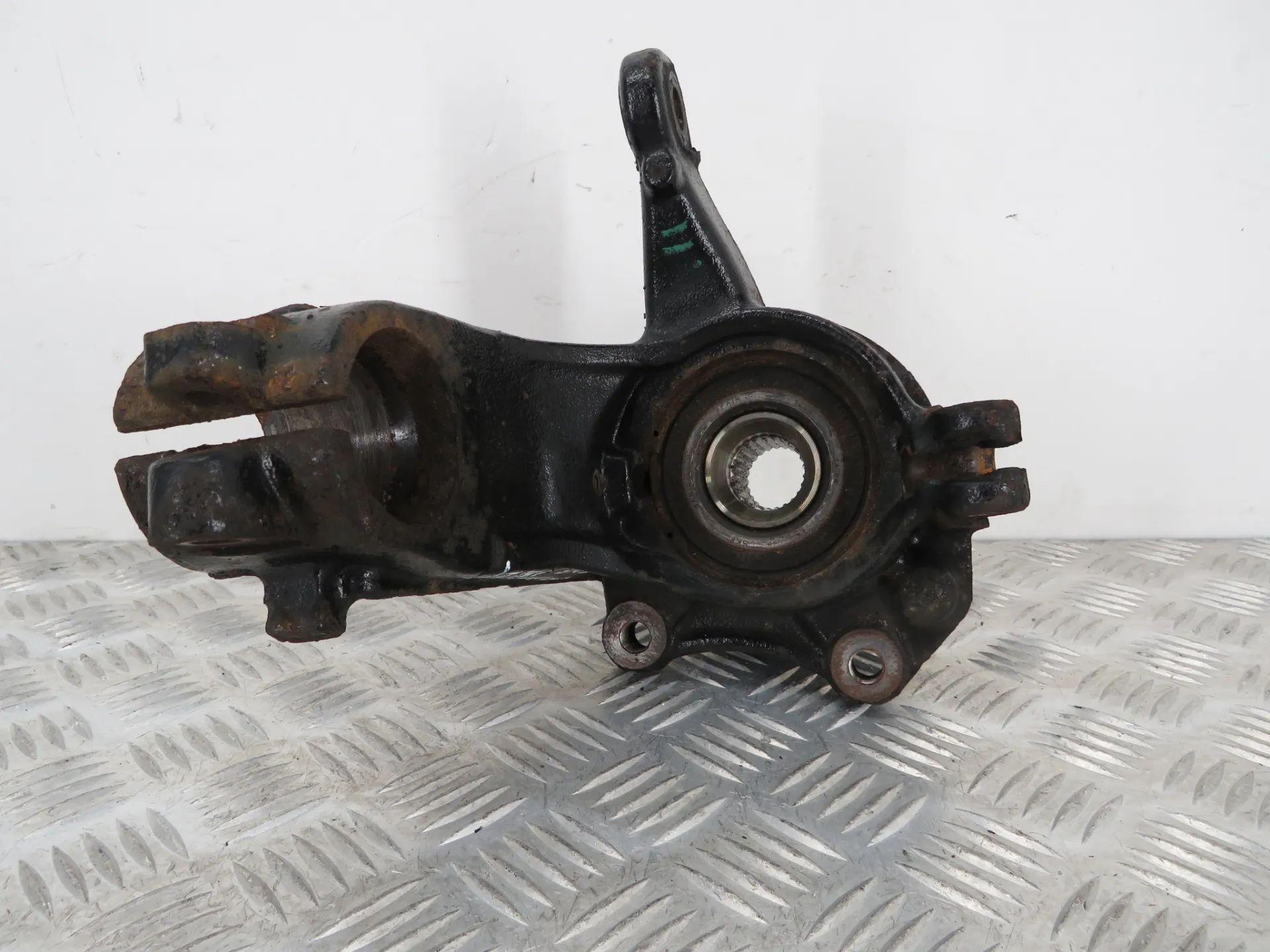 Fusée avant Droite PEUGEOT 208