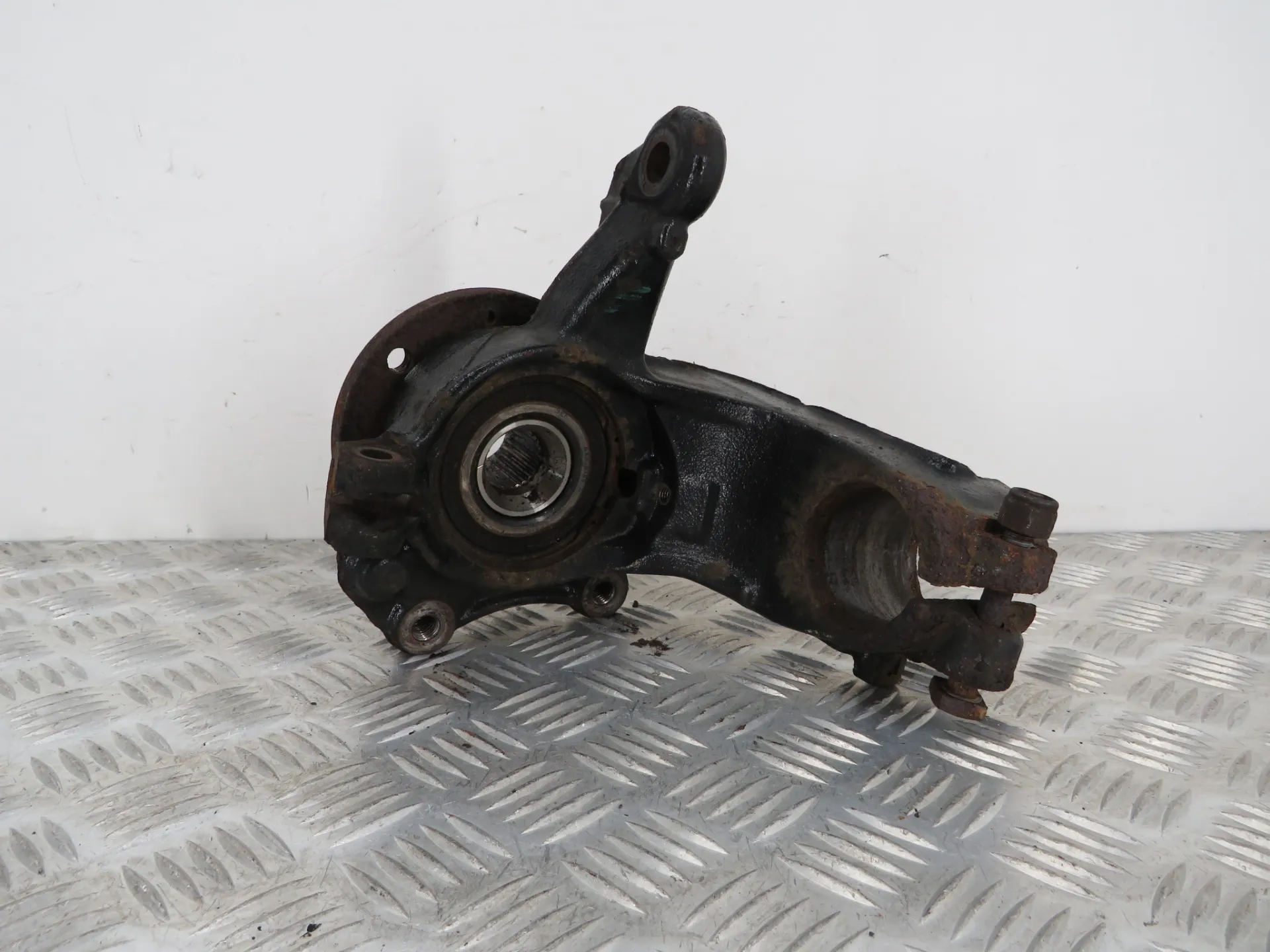 Fusée avant gauche PEUGEOT 208