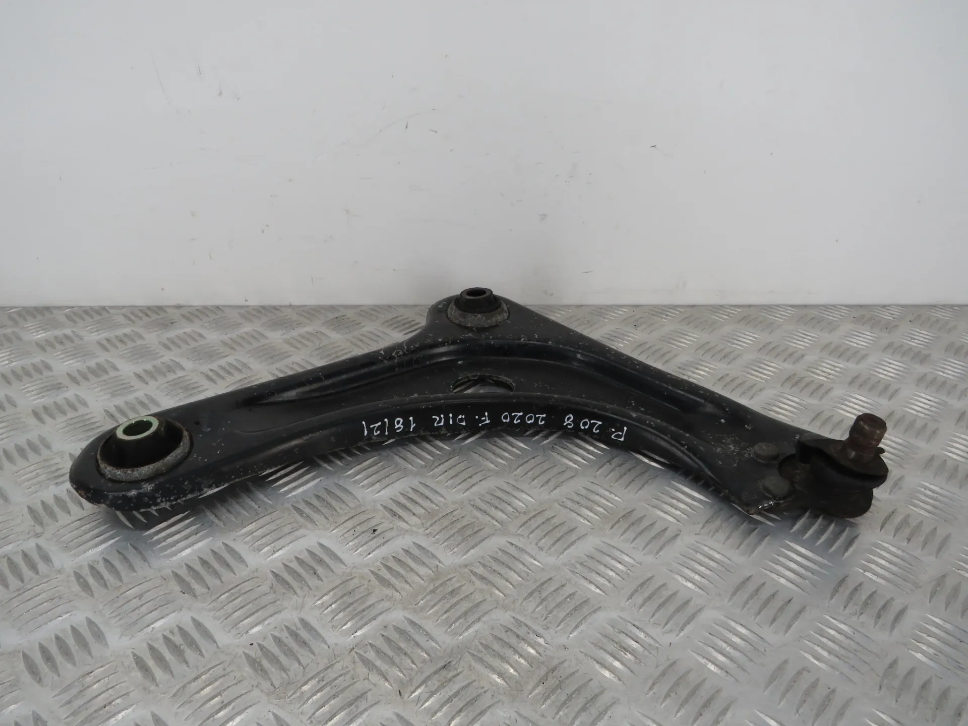 Bras de suspension Avant Droite PEUGEOT 208