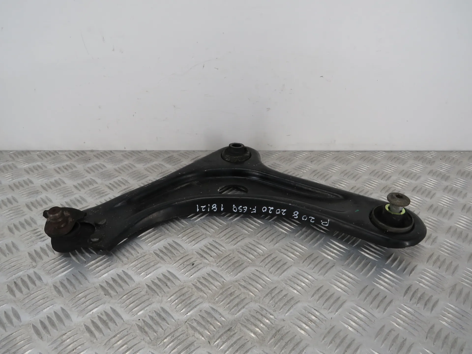 Bras de suspension Avant gauche PEUGEOT 208