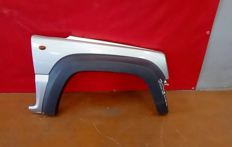 Guarda-lamas direito JEEP Cherokee (KJ)