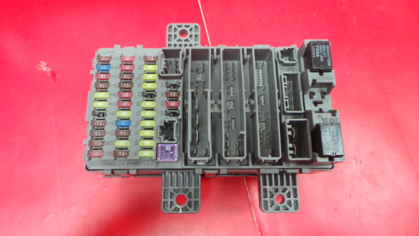 Boîte de fusibles / SAM / BSI HONDA Civic VIII Hatchback (FN_, FK_) Imagem-1