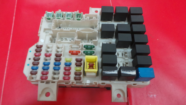 Boîte de fusibles / SAM / BSI MITSUBISHI Colt VI (Z3_A, Z2_A) Imagem-1